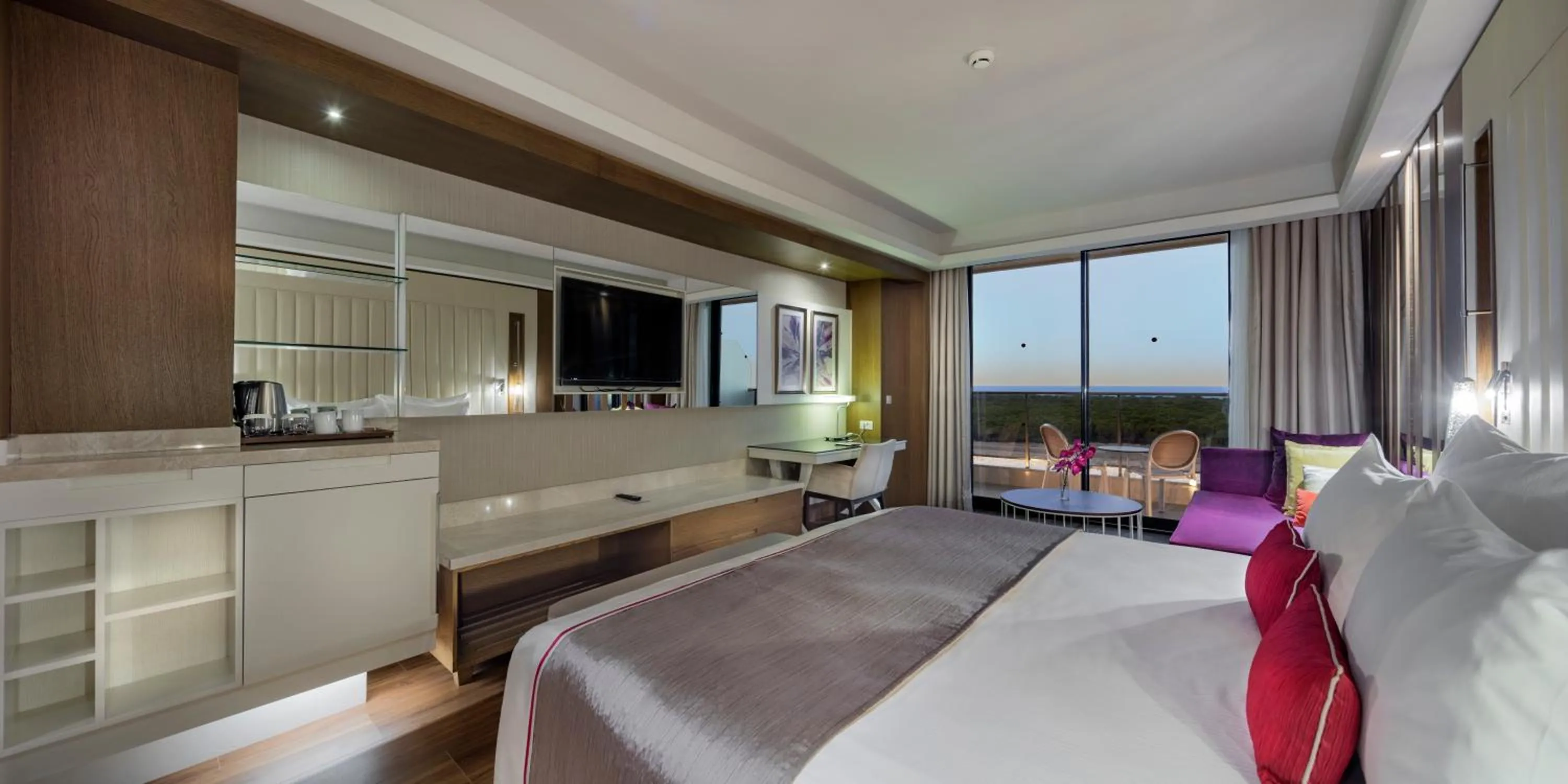 Family Suite Sea view in Trendy Lara