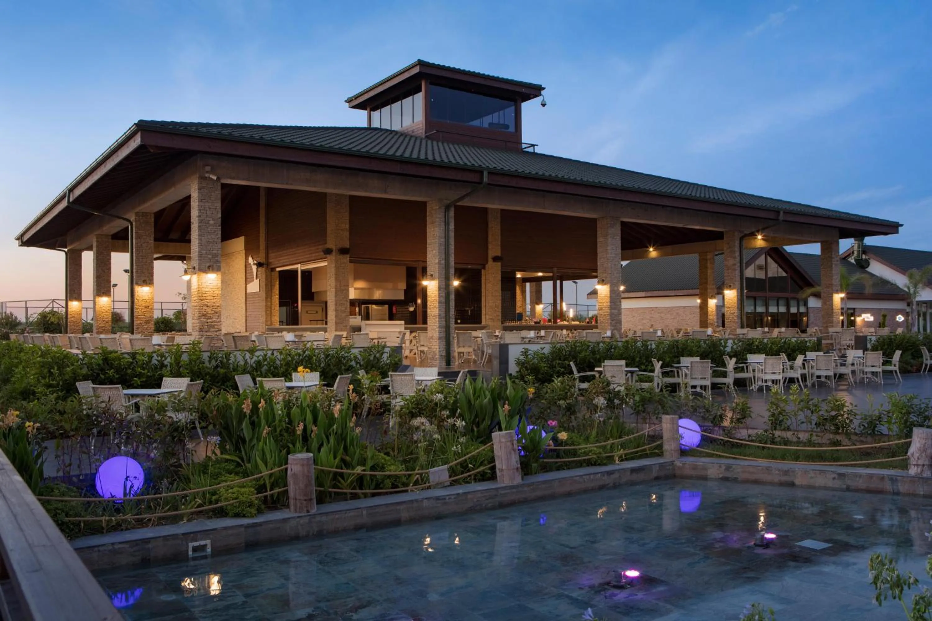 Restaurant/places to eat in Trendy Lara