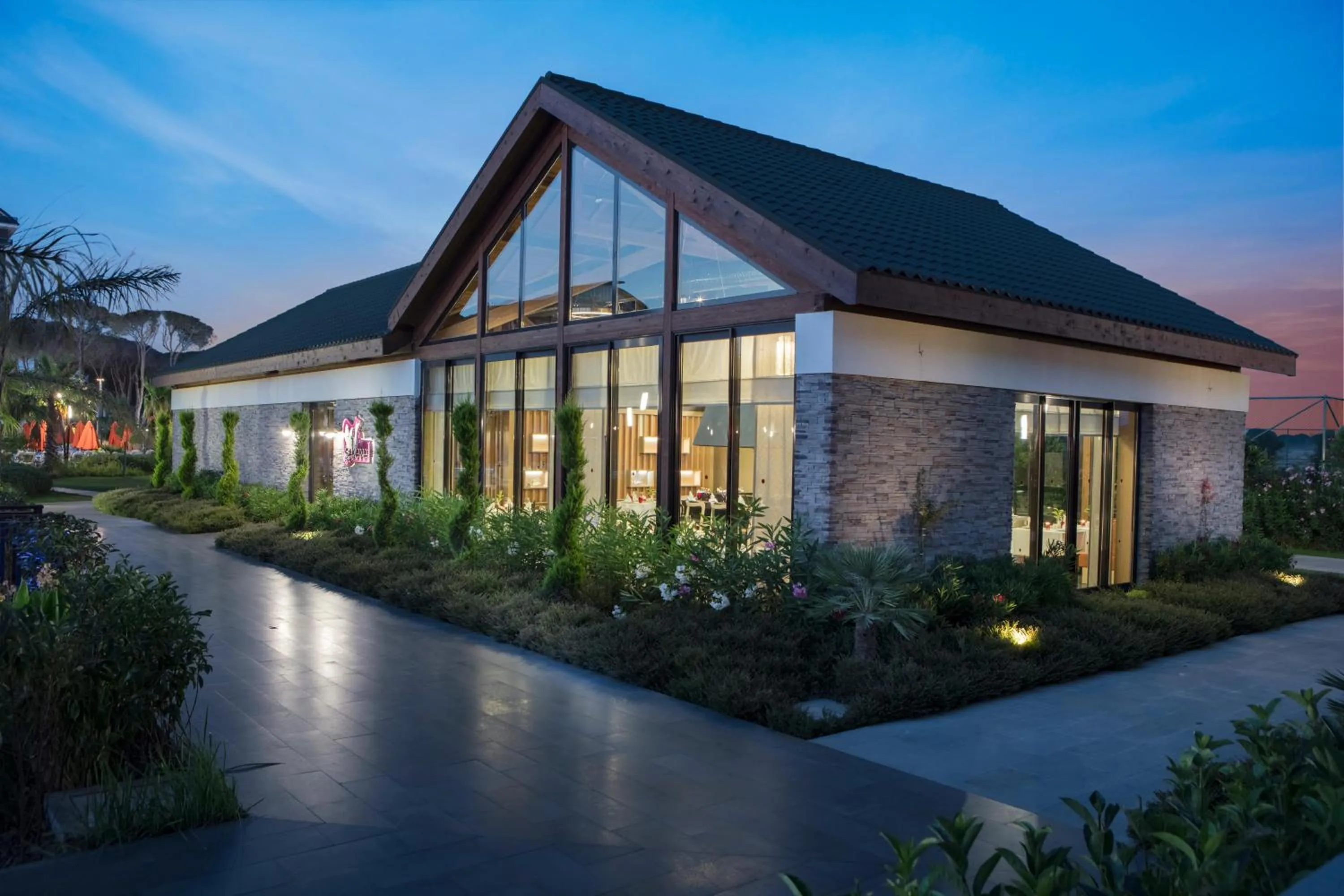 Restaurant/places to eat in Trendy Lara