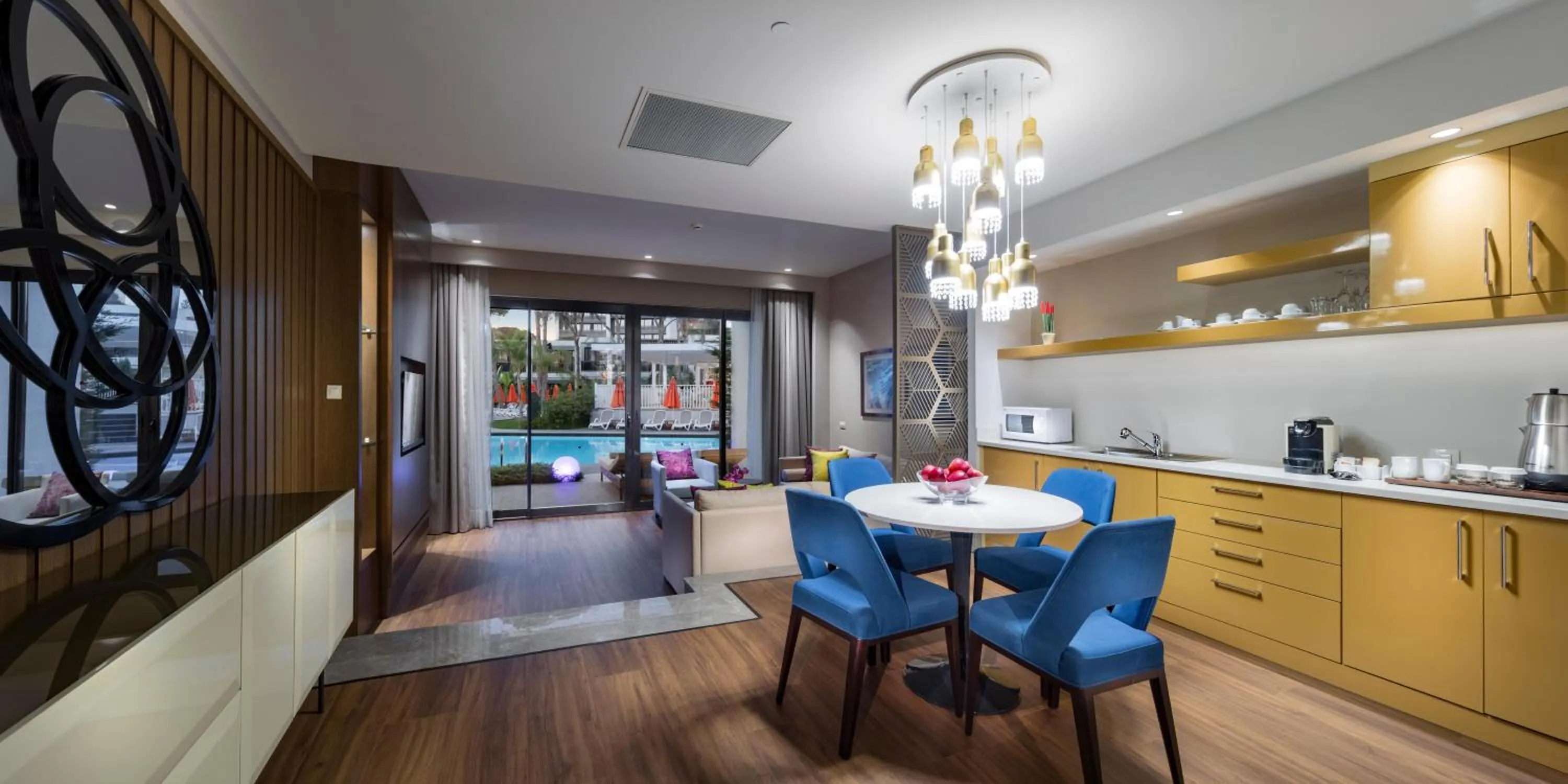 Photo of the whole room in Trendy Lara