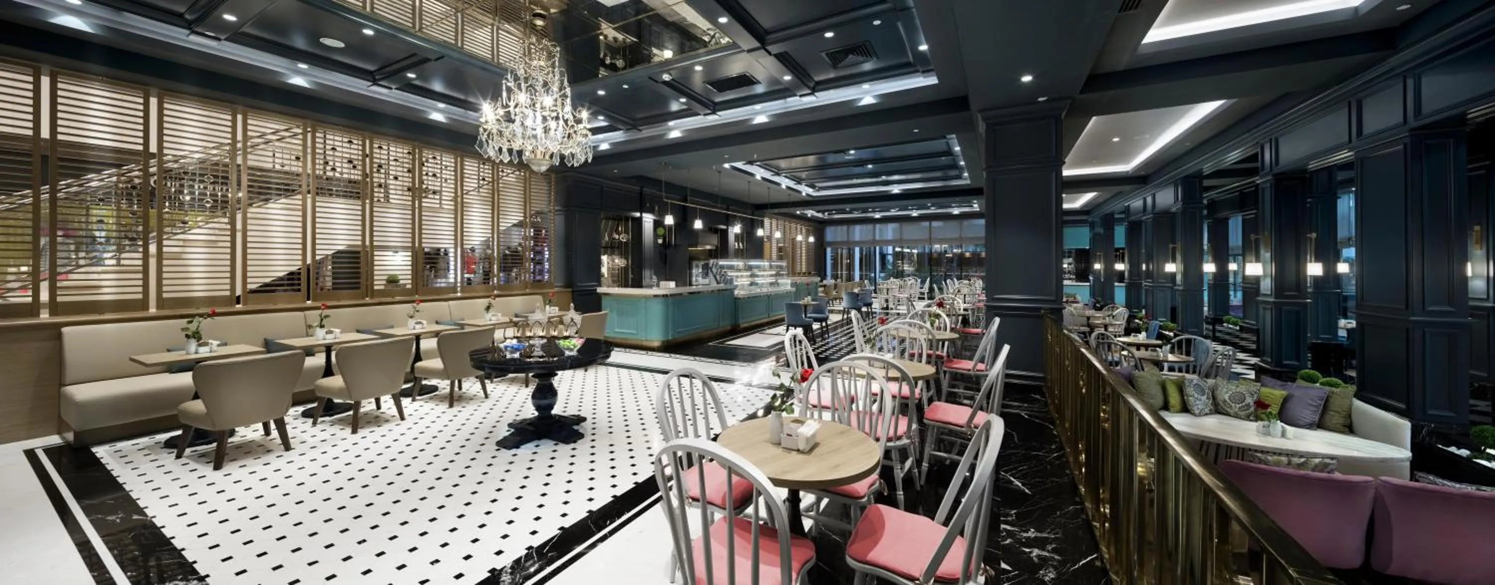 Lounge or bar in Trendy Lara