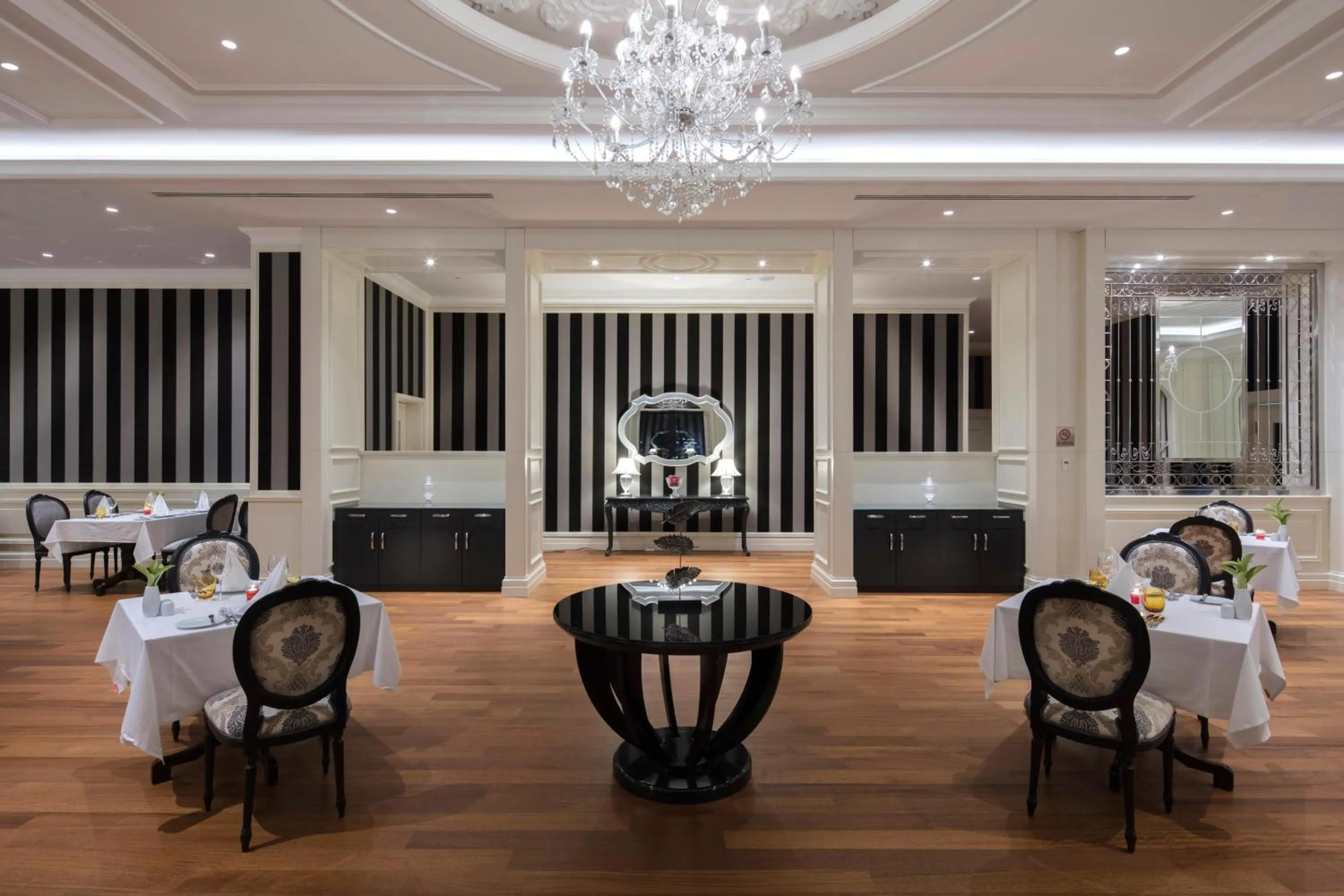 Restaurant/places to eat in Trendy Lara