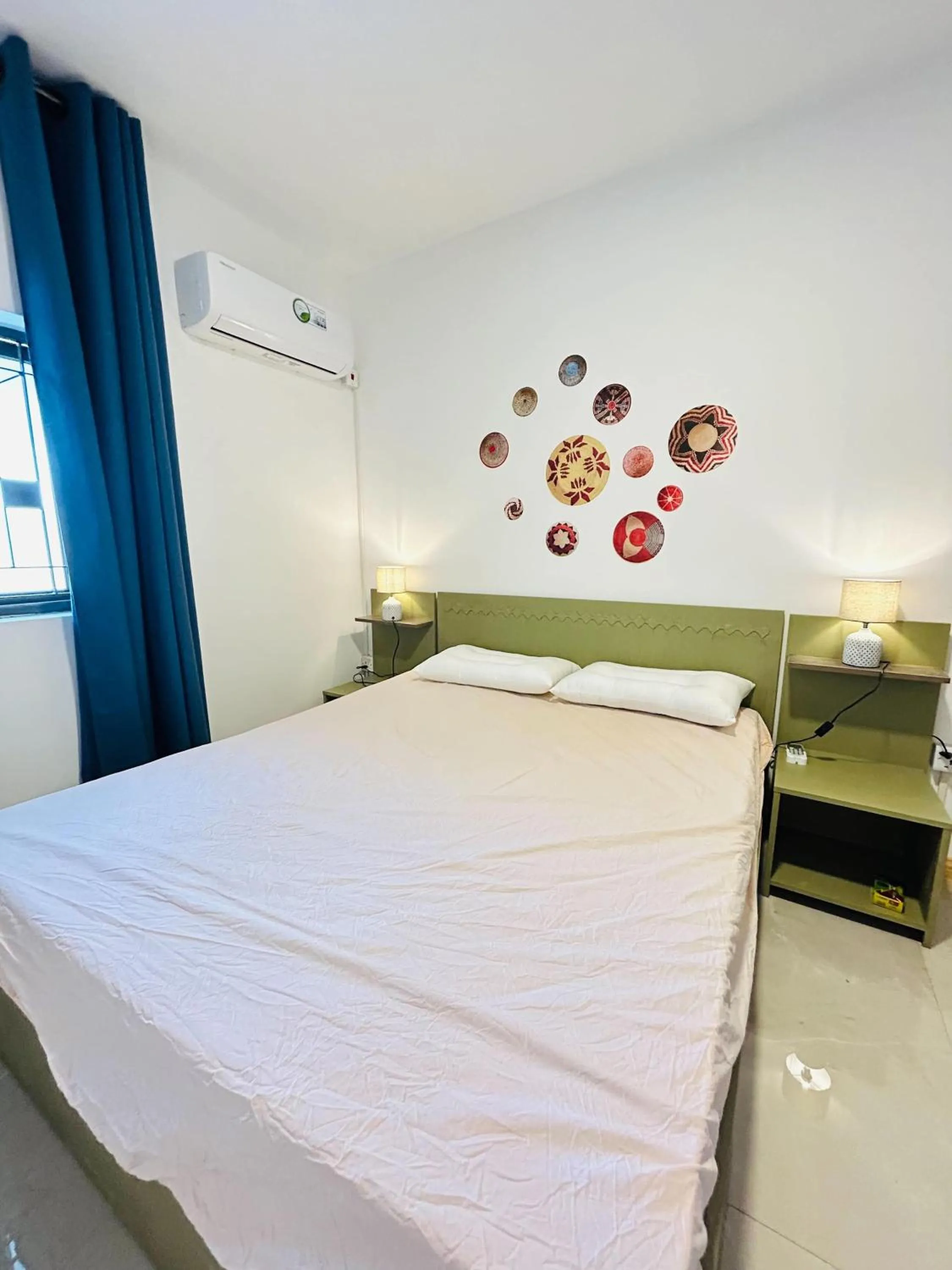 Bed in Cozy Apt, 5 Min Walk to Beach - LF7