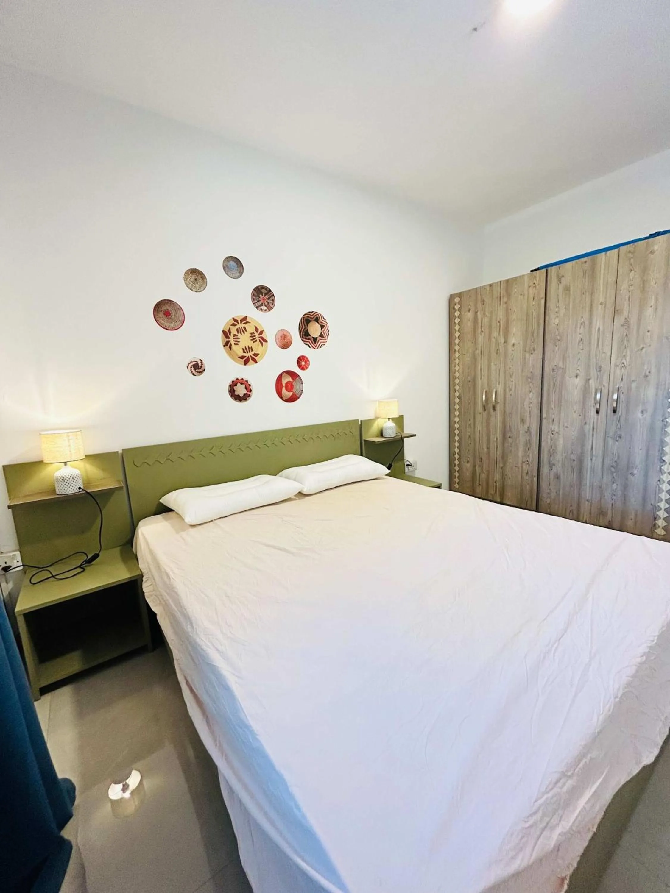 Bed in Cozy Apt, 5 Min Walk to Beach - LF7