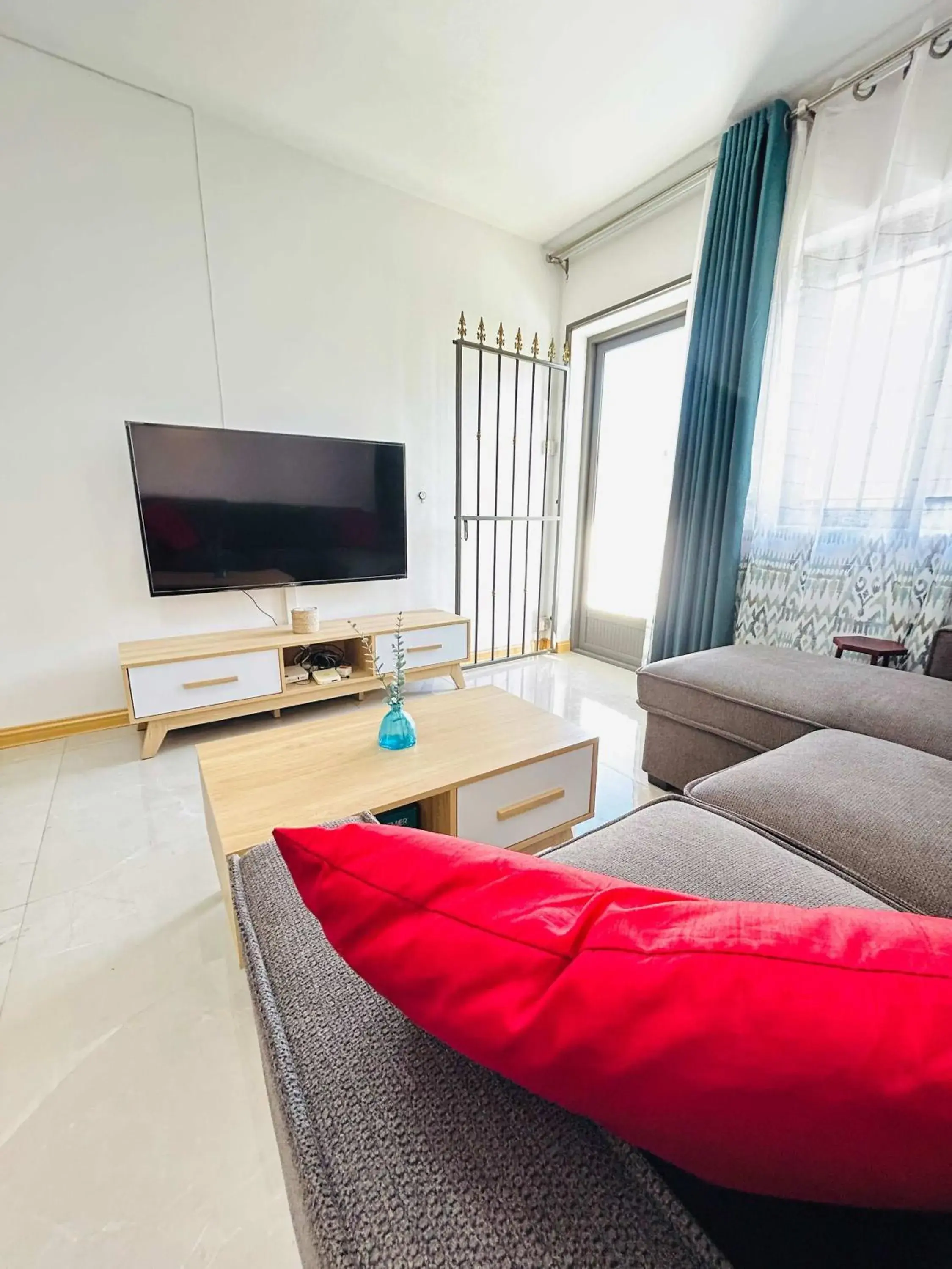 Cozy Apt, 5 Min Walk to Beach - LF7 Cozy Apt, 5 Min Walk to Beach - LF7