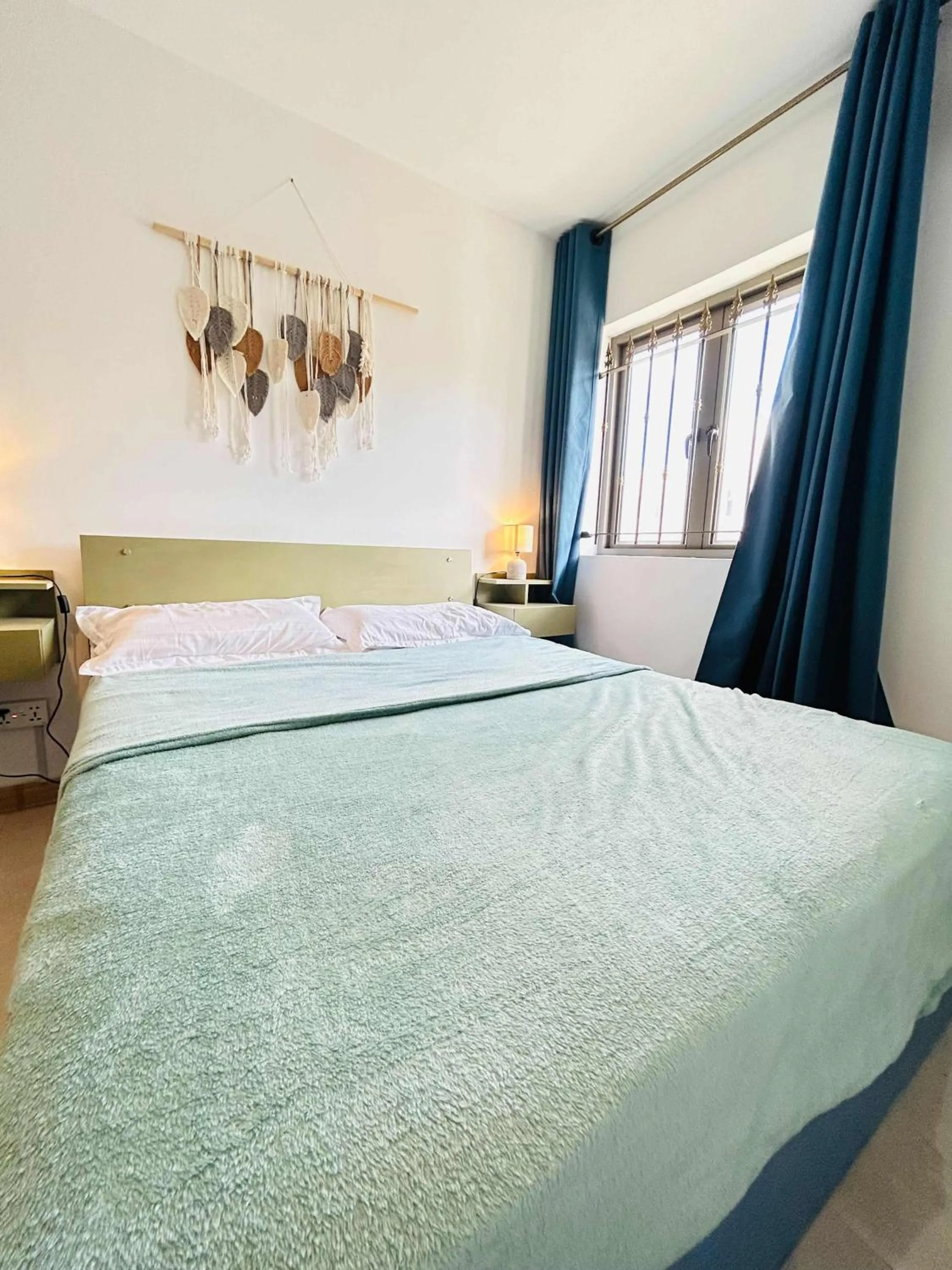Bed in Cozy Apt, 5 Min Walk to Beach - LF7