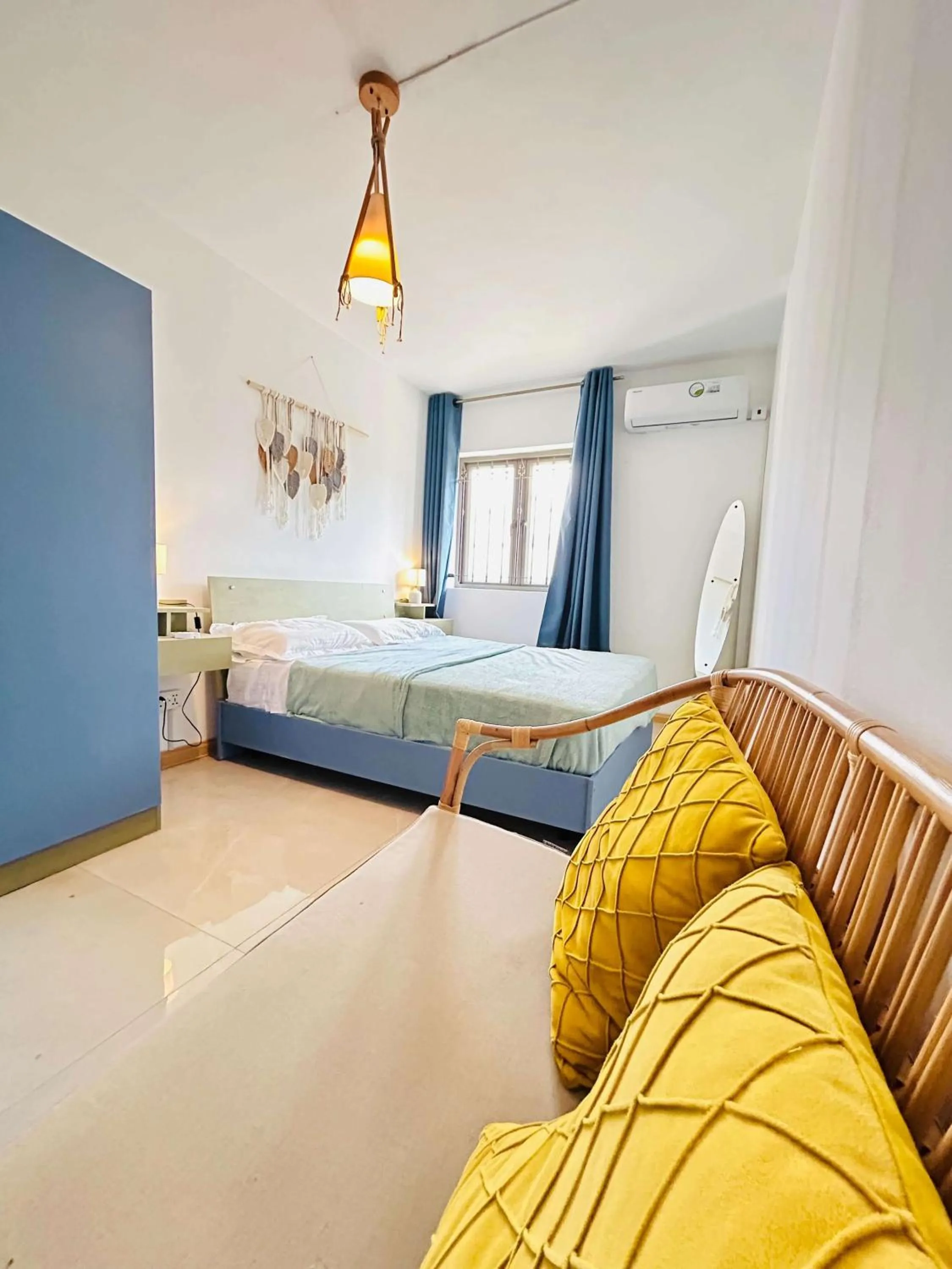 Bed in Cozy Apt, 5 Min Walk to Beach - LF7