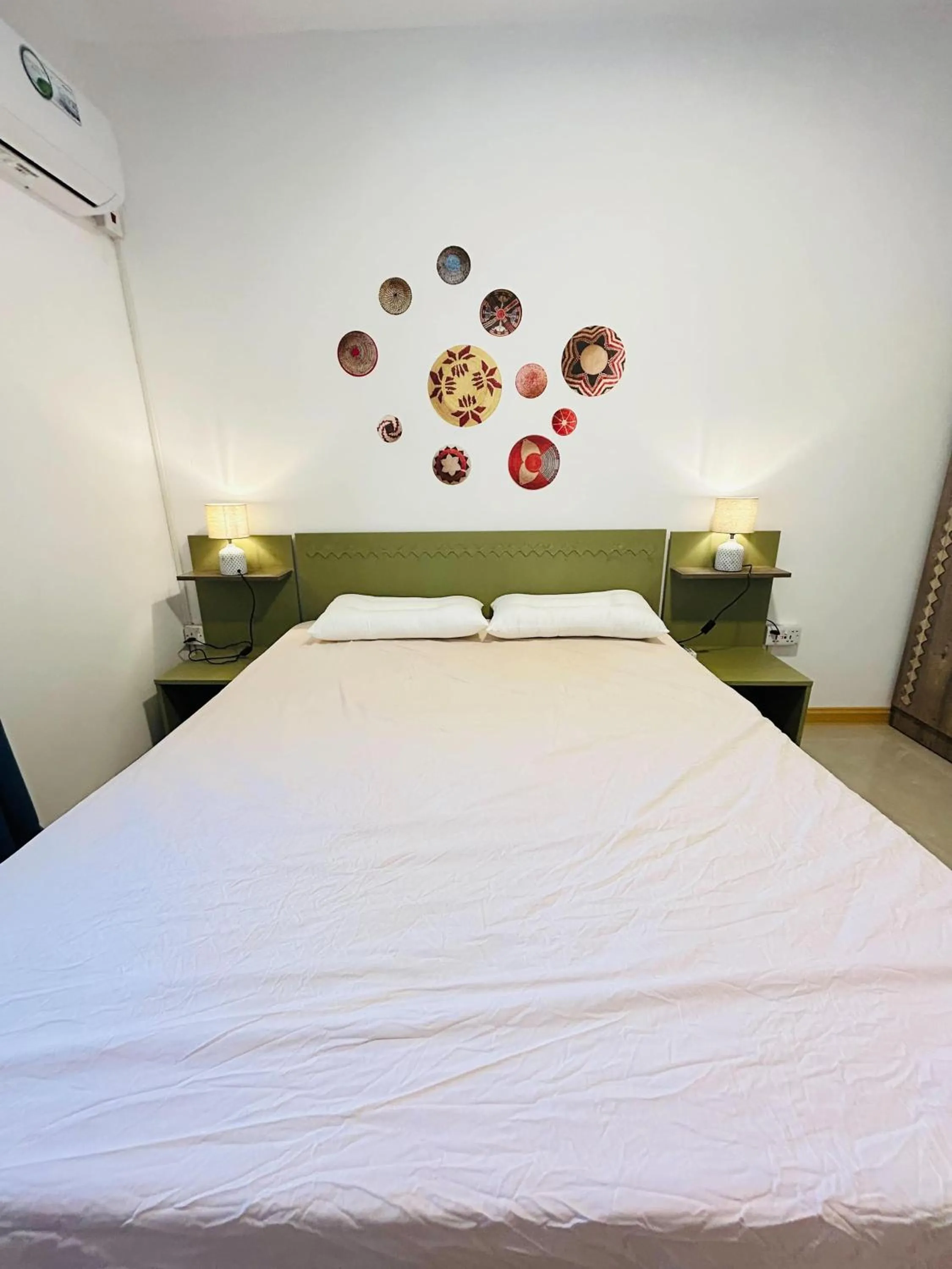 Bed in Cozy Apt, 5 Min Walk to Beach - LF7
