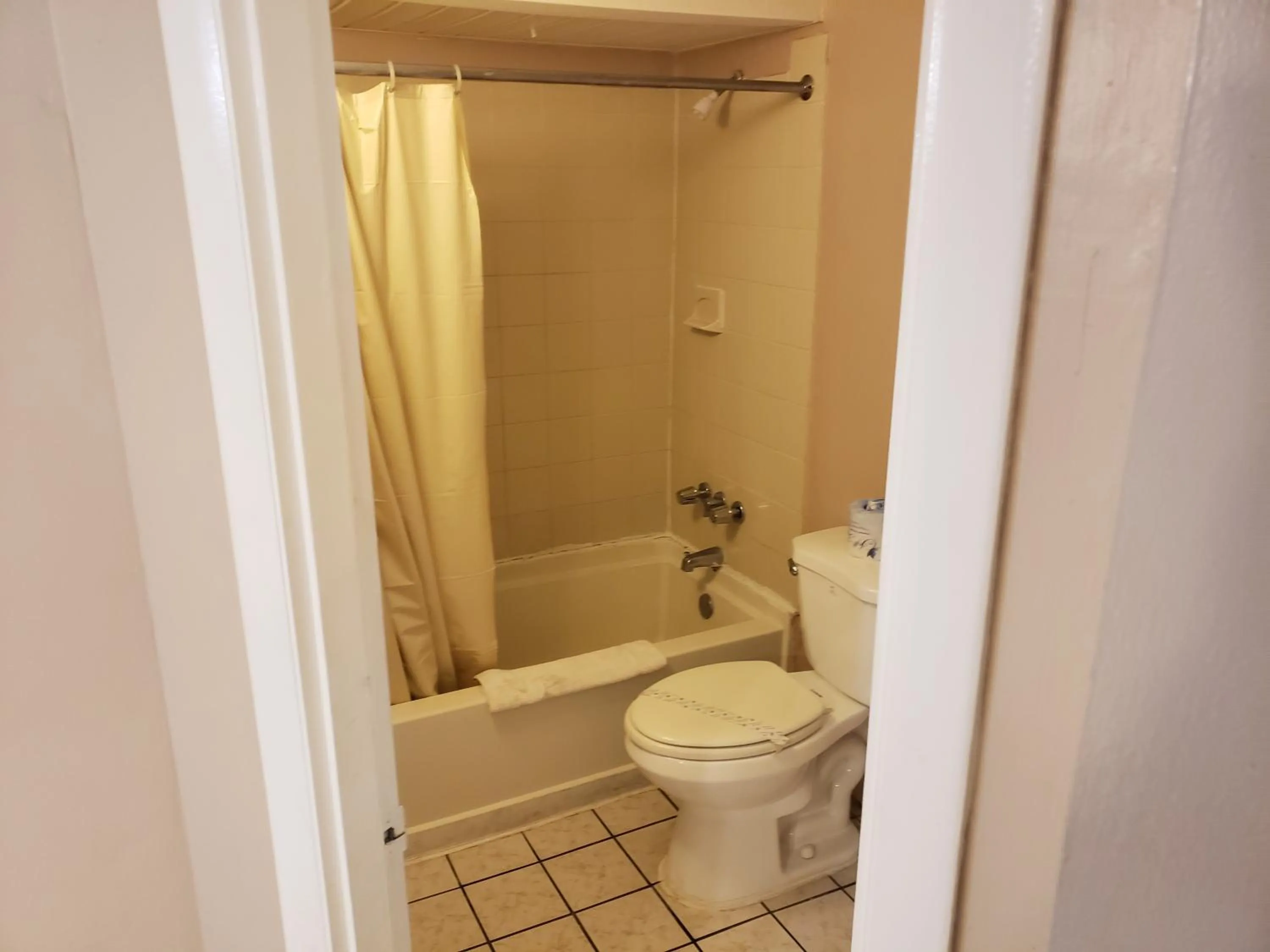 Toilet in SeaScape Inn - Daytona Beach Shores