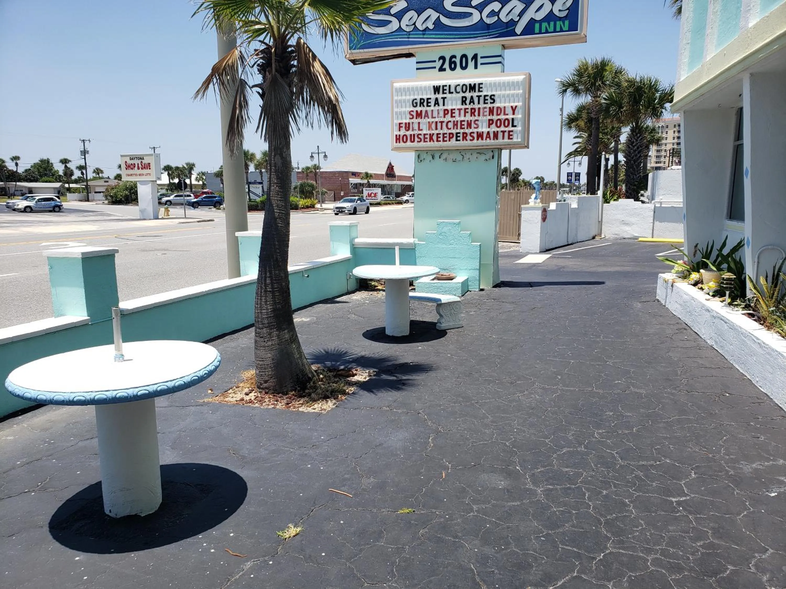 Property building in SeaScape Inn - Daytona Beach Shores