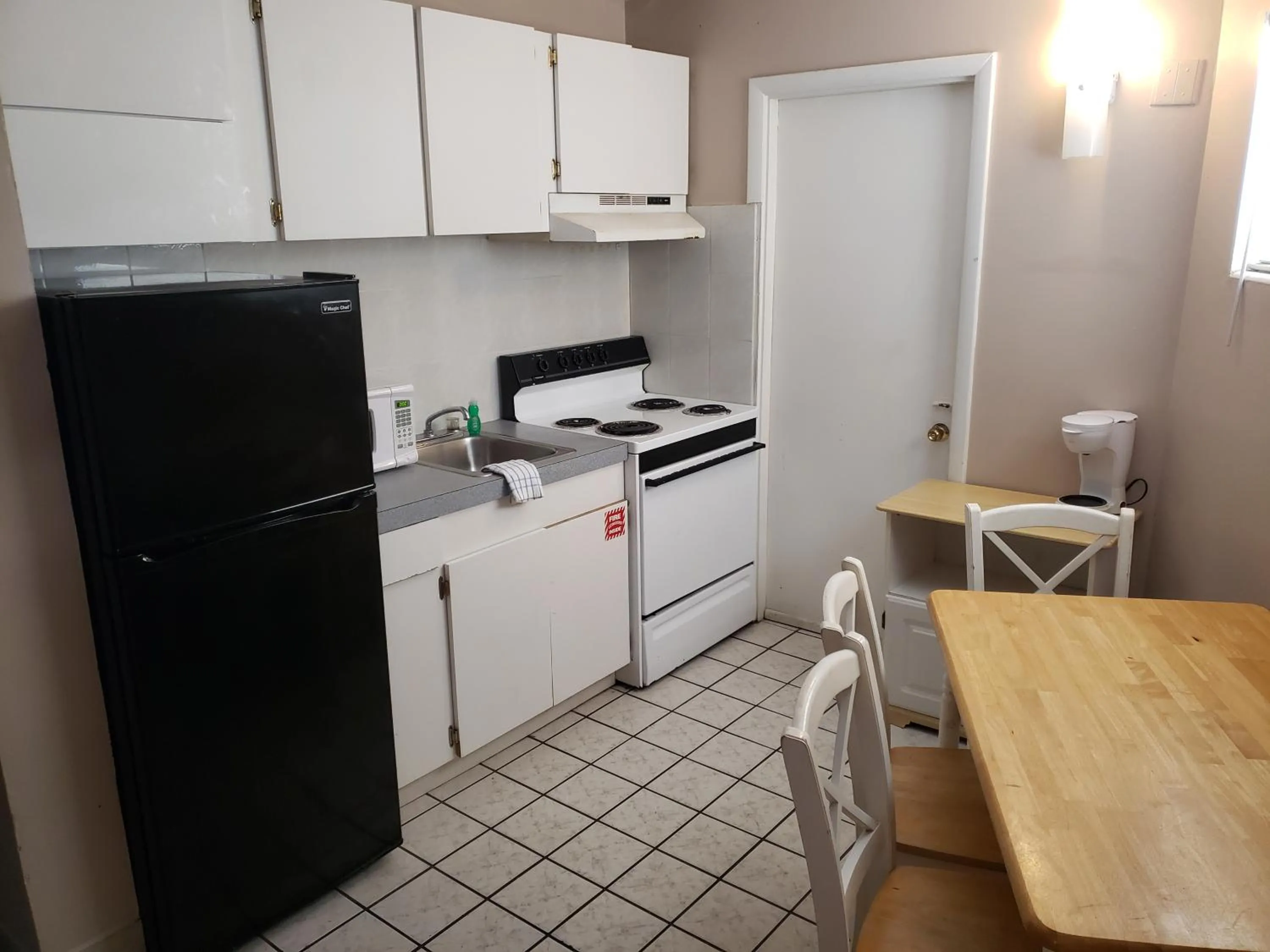 Kitchen or kitchenette in SeaScape Inn - Daytona Beach Shores
