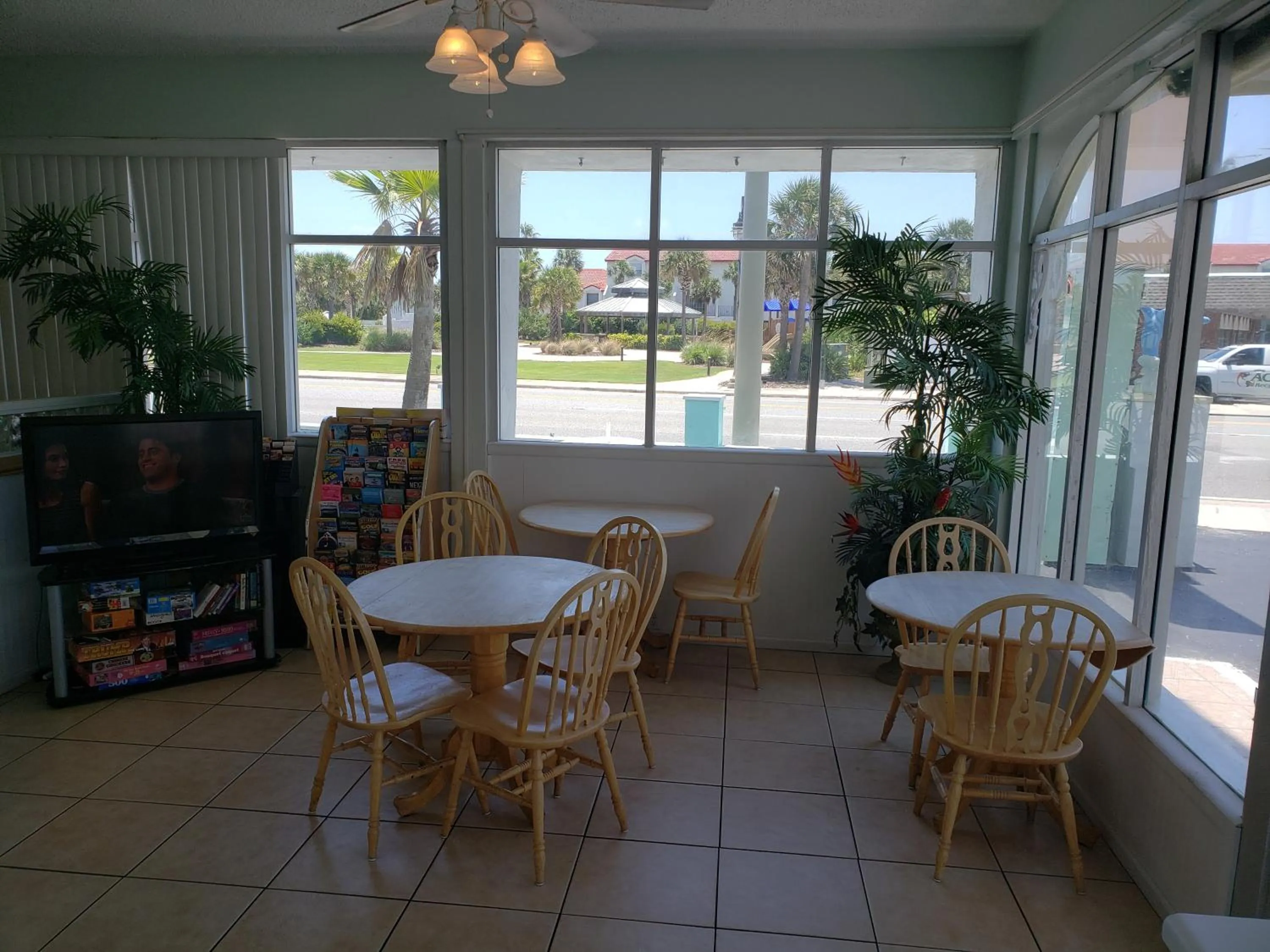 Living room in SeaScape Inn - Daytona Beach Shores
