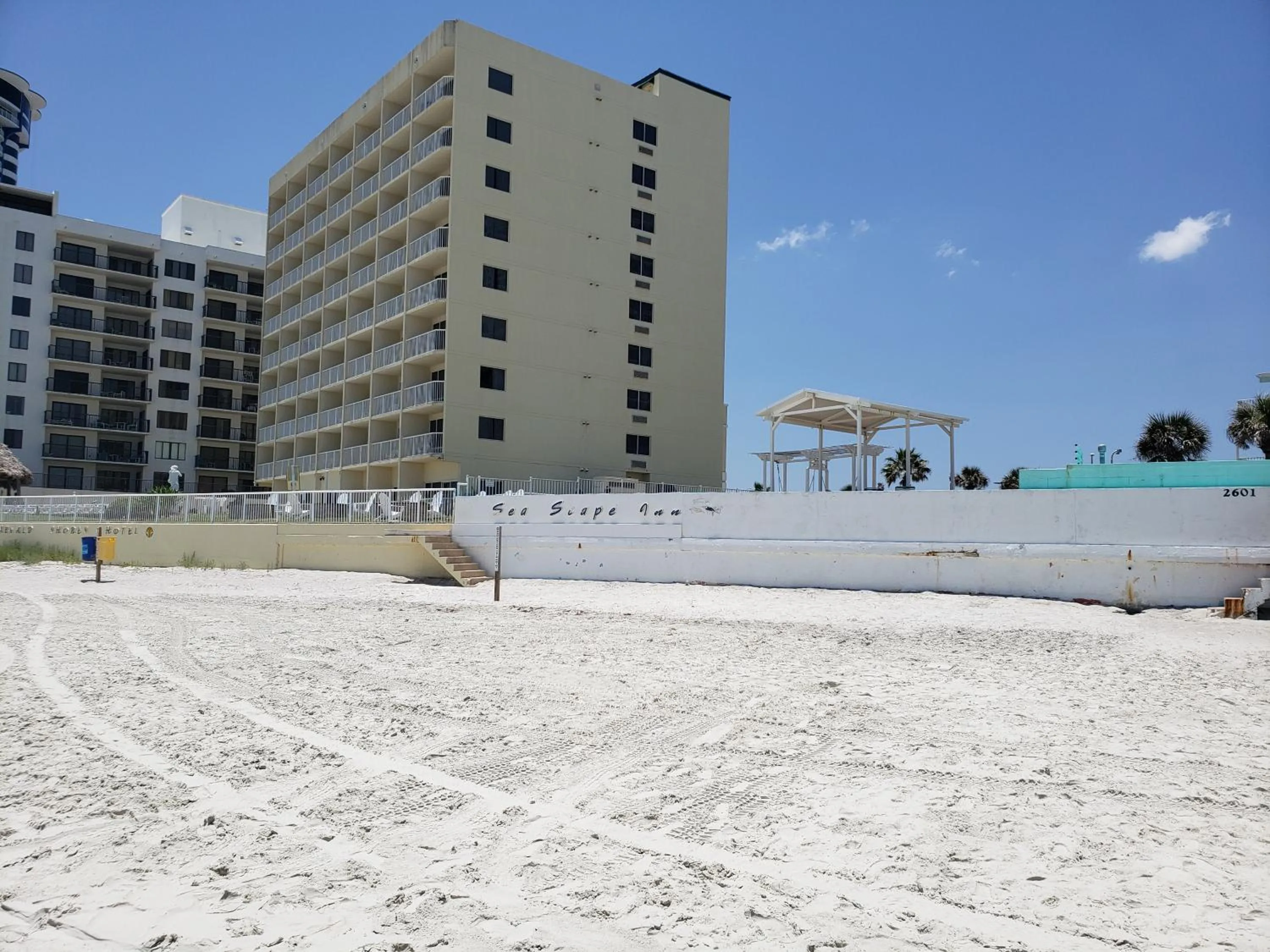 Property building in SeaScape Inn - Daytona Beach Shores