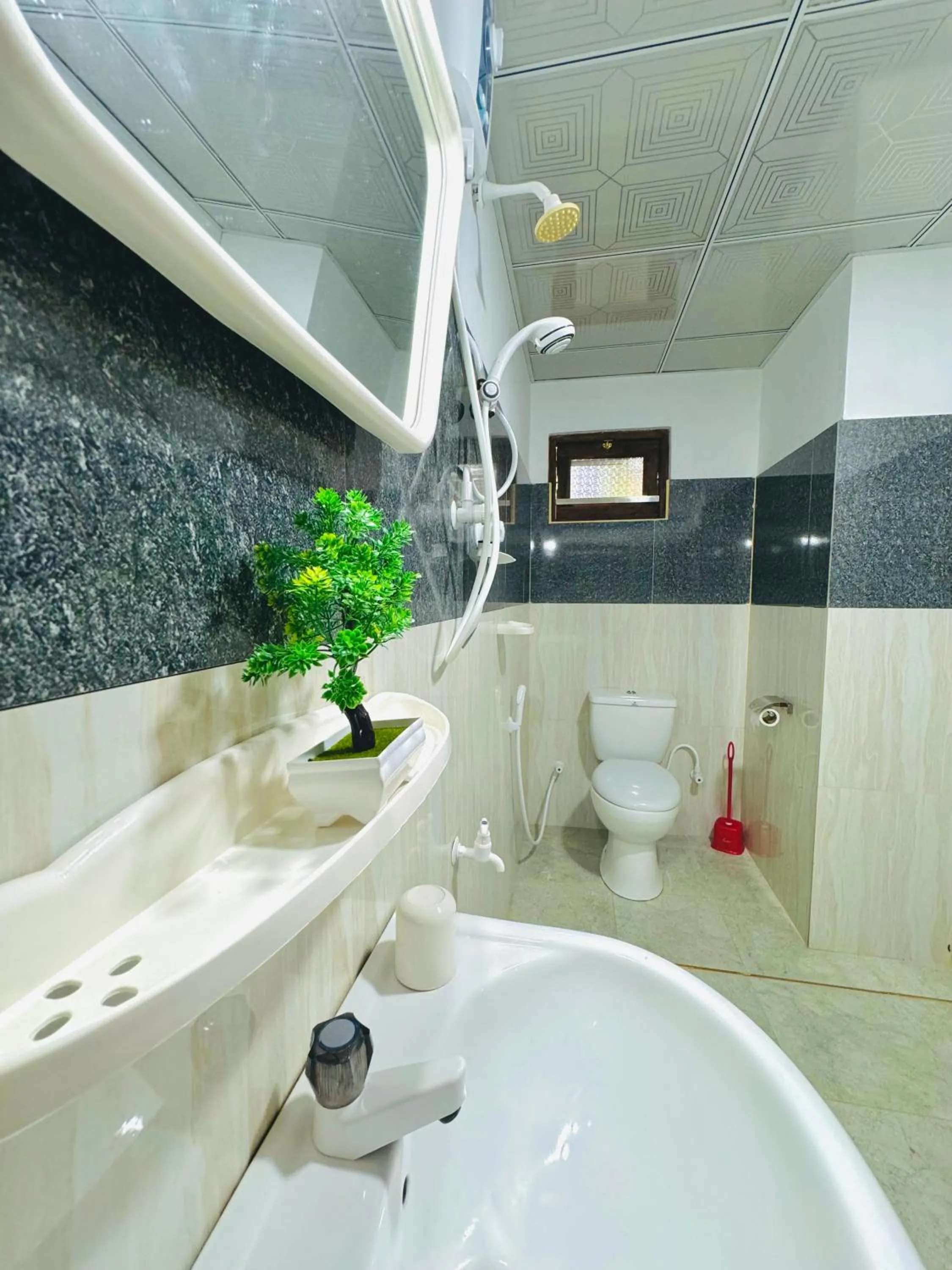 Bathroom in Nethmi Homestay & family Restaurant