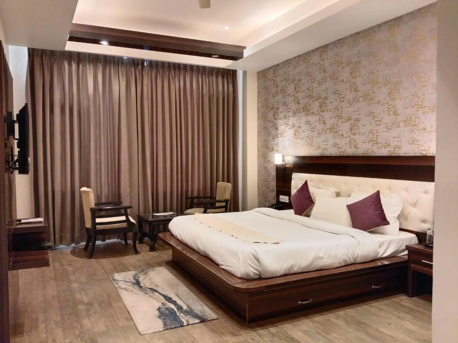 Bed in Kamal Residency