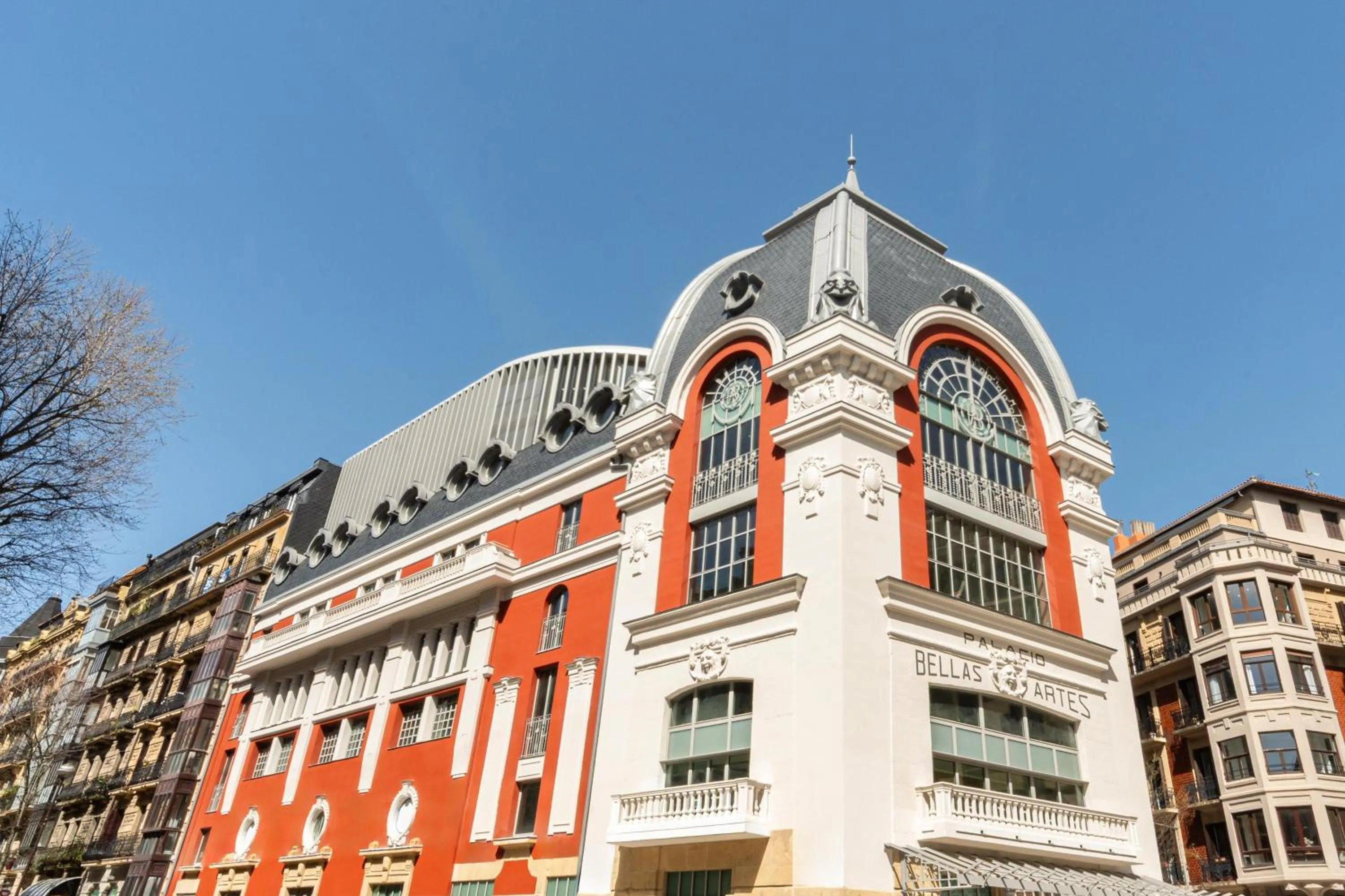 Palacio Bellas Artes San Sebastian, Curio Collection Hilton