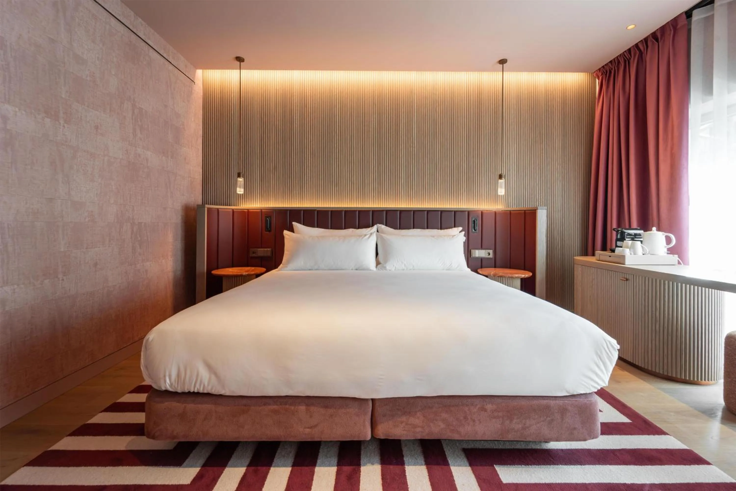 King Room - Gallery - Mobility Access in Palacio Bellas Artes San Sebastian, Curio Collection Hilton