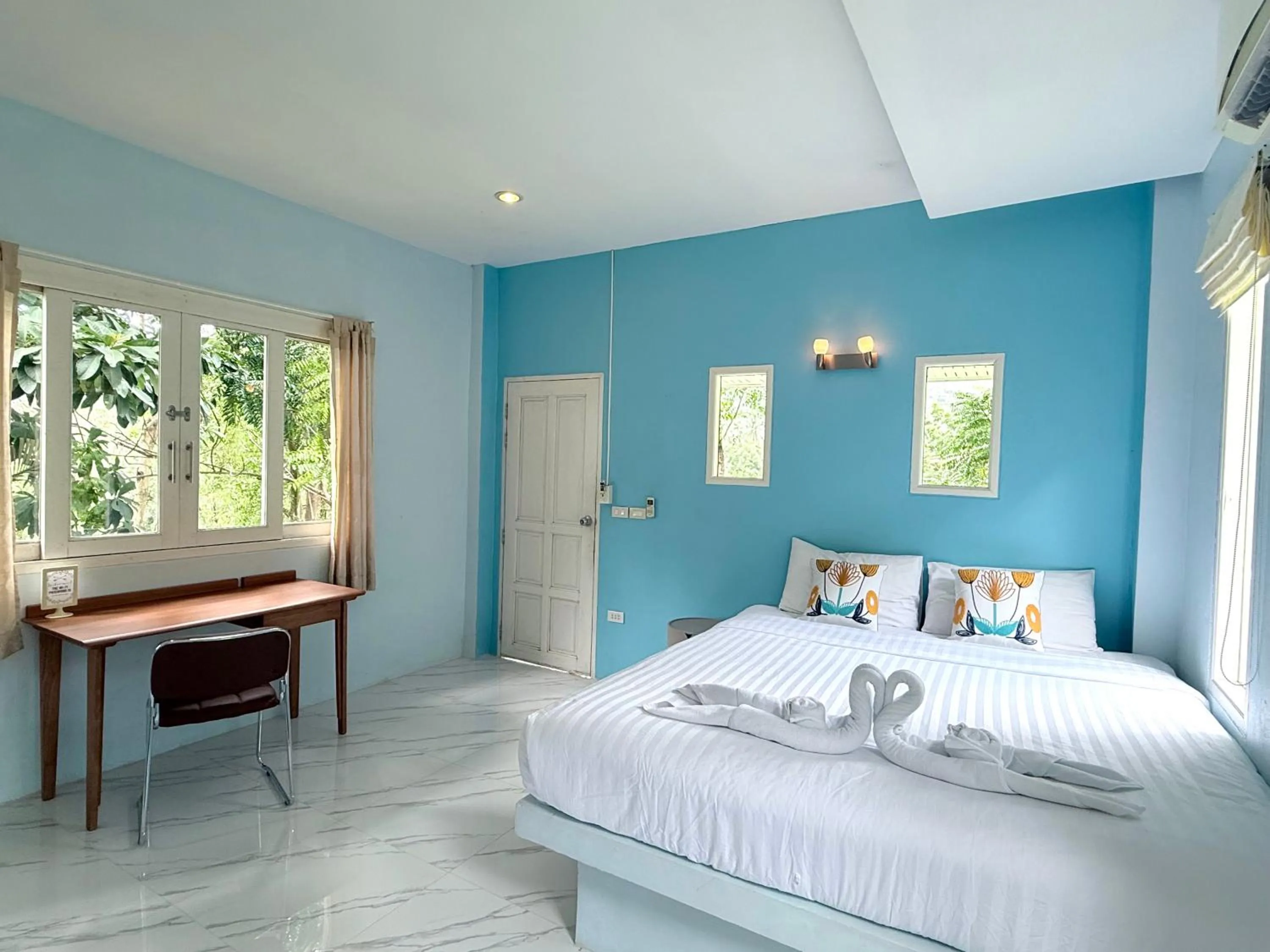 Photo of the whole room, Bed in Kiri Tawan