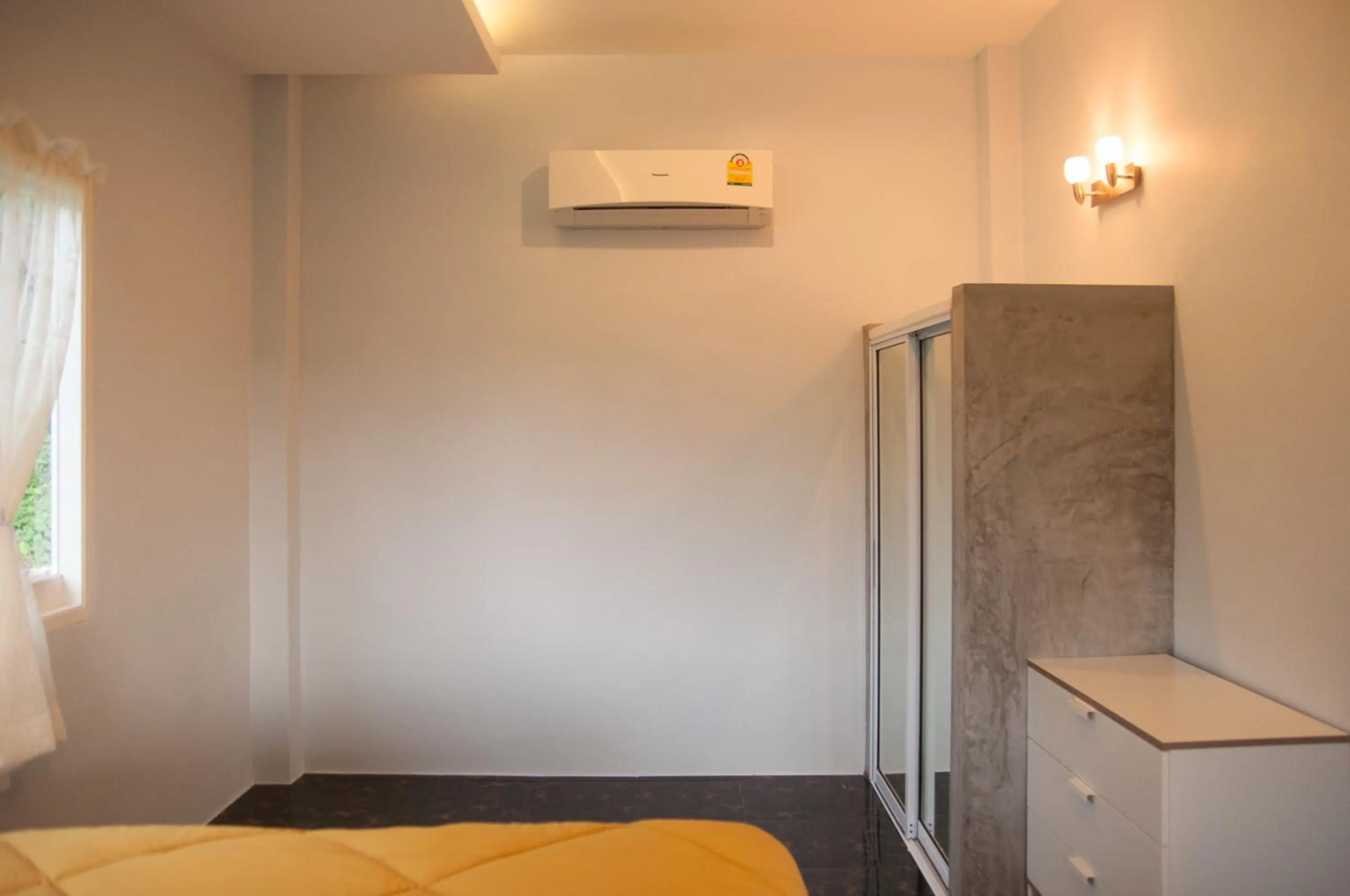 Bedroom, Bed in Kiri Tawan