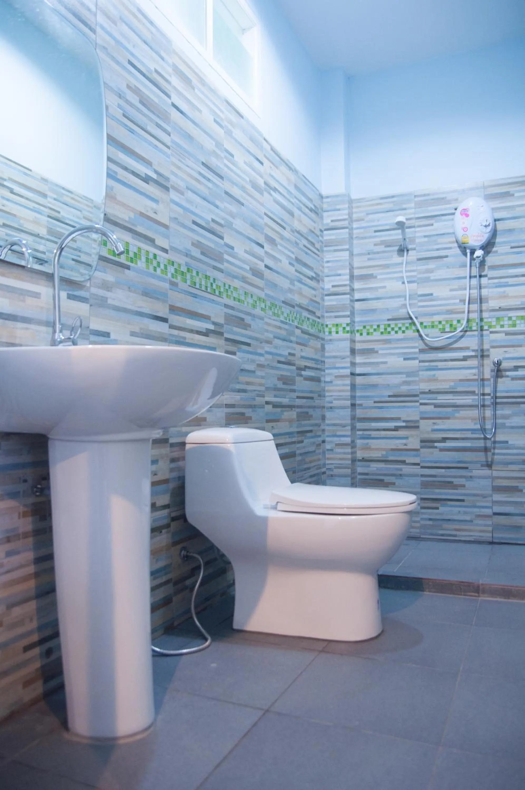 Shower in Kiri Tawan