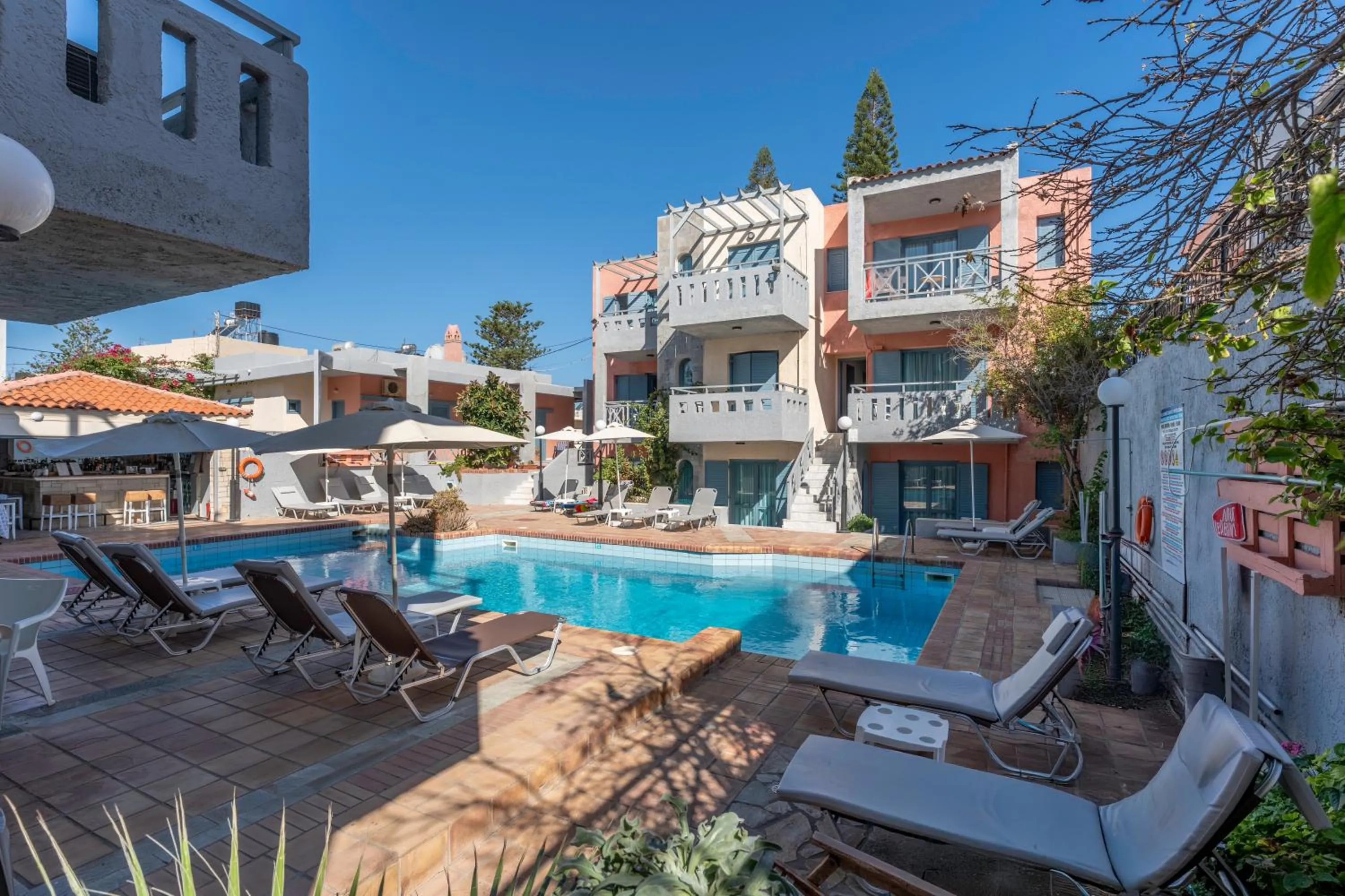 Swimming pool in Marilisa Hotel