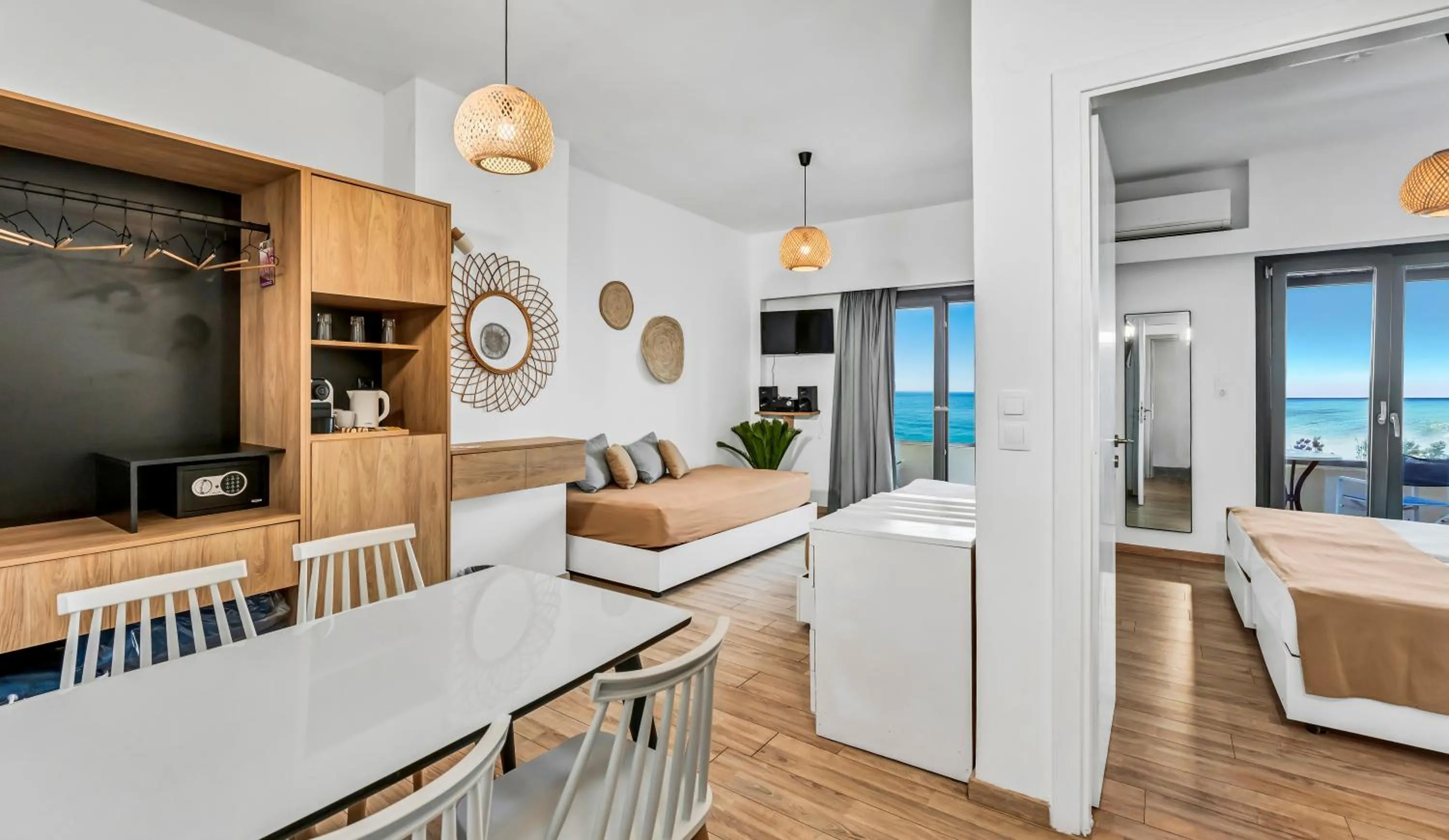 Coffee/tea facilities in Sunset Beach Hotel