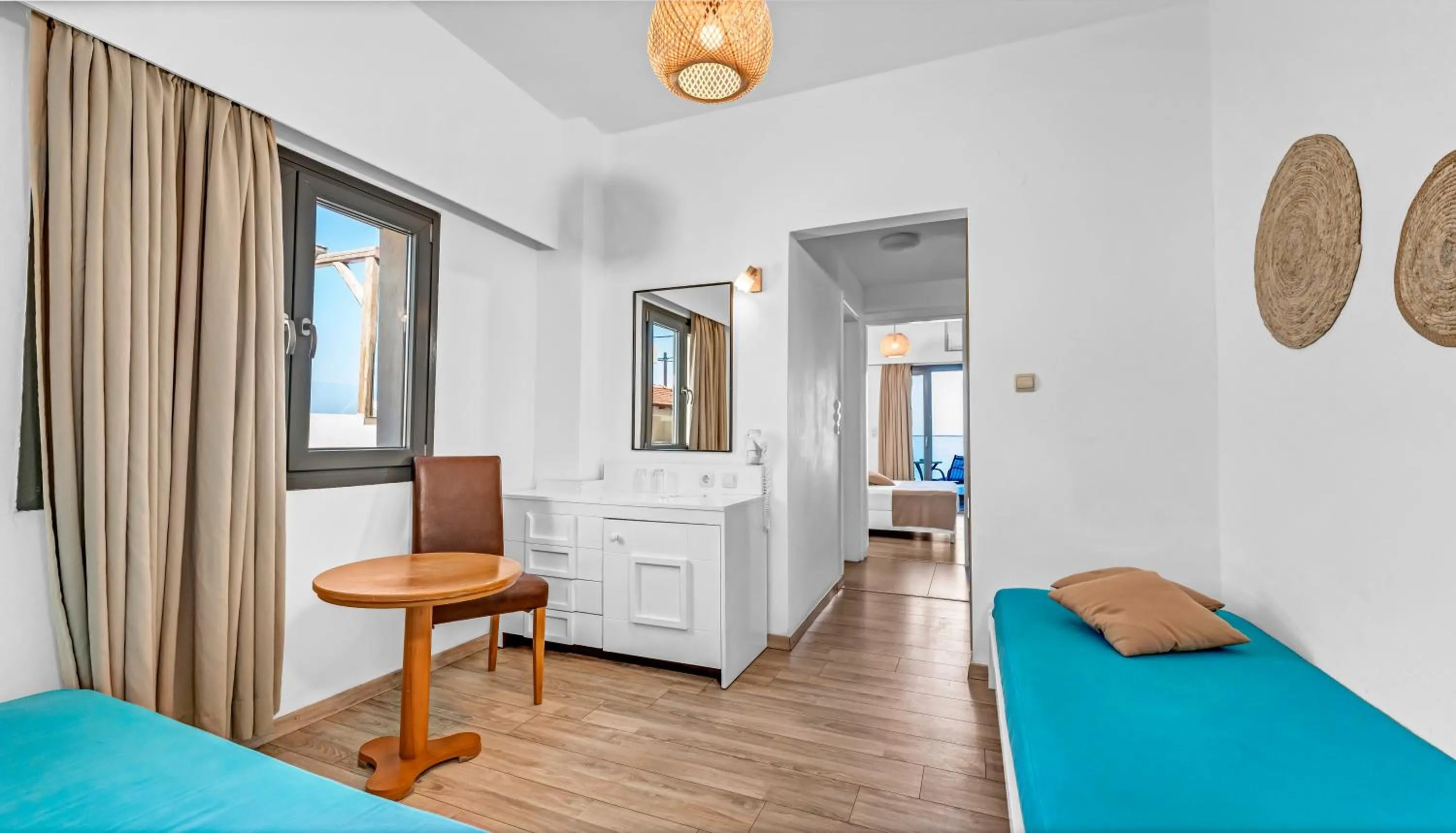 Living room, Bed in Sunset Beach Hotel