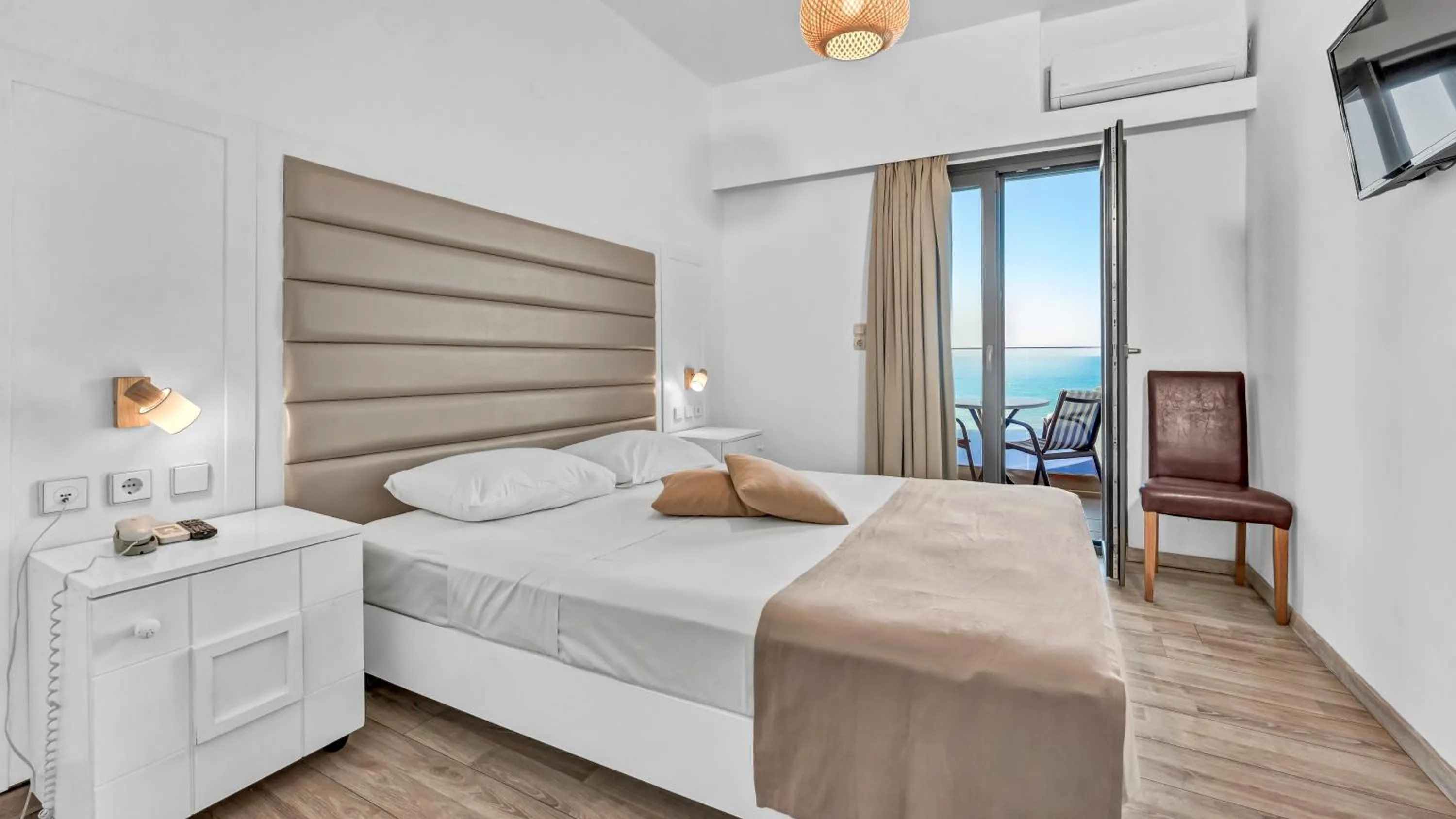 Bed in Sunset Beach Hotel