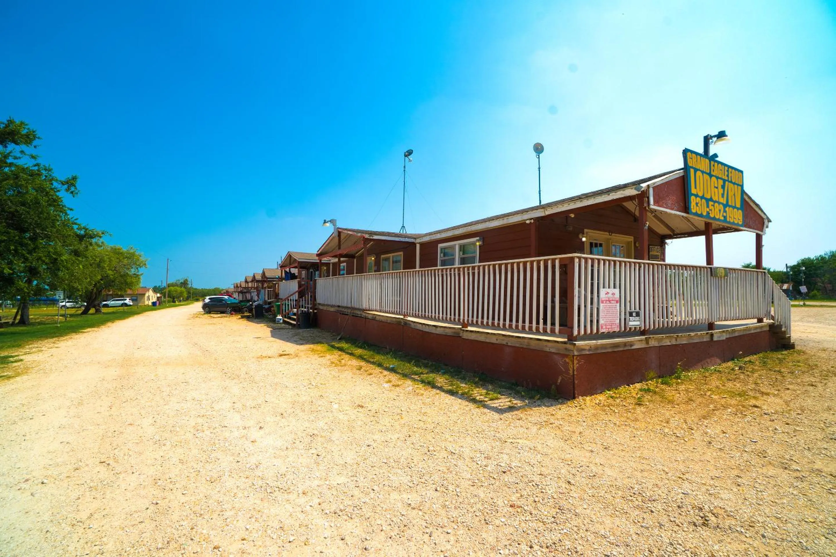 Parking in Grand Eagle Ford Lodge & RV Park