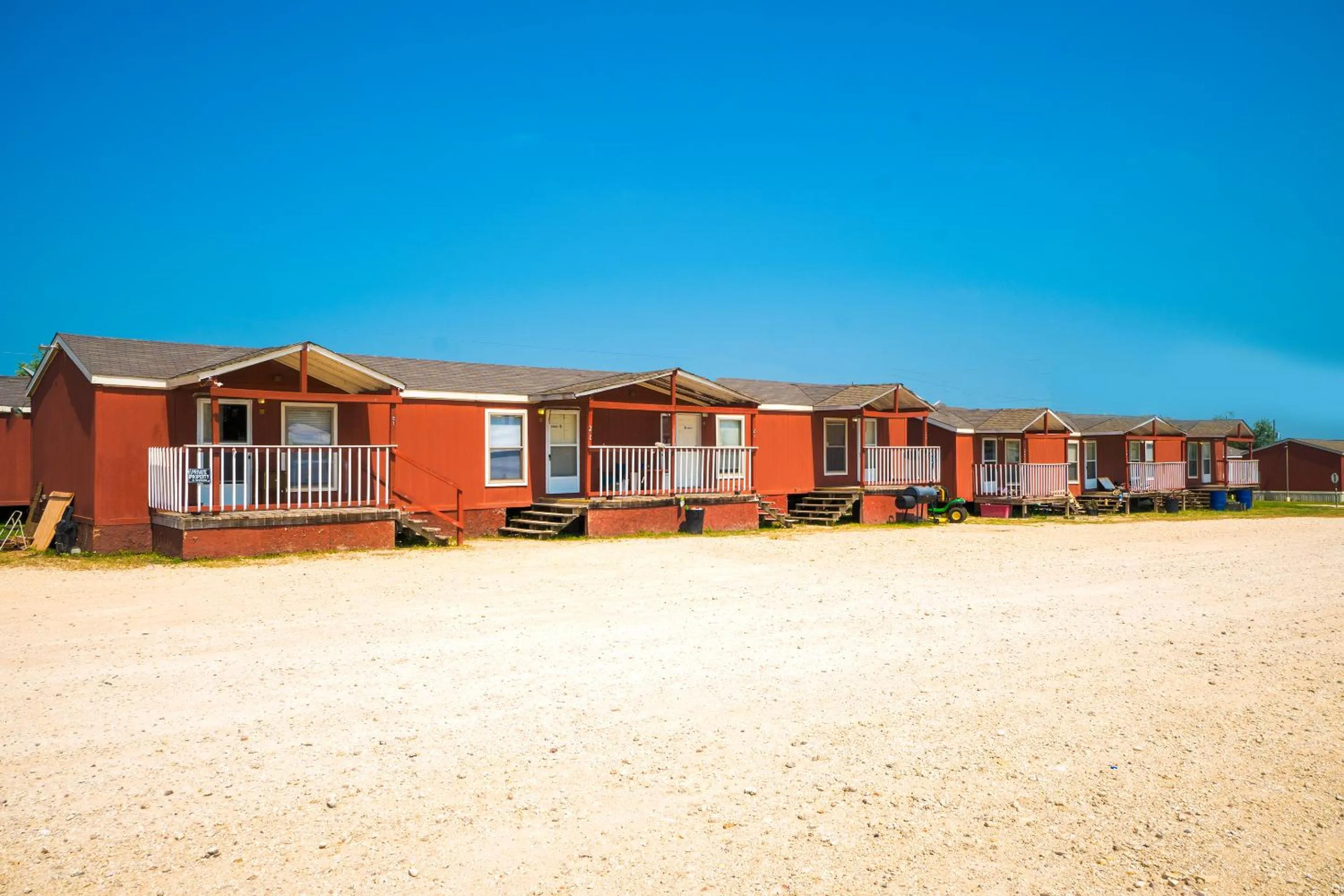 Grand Eagle Ford Lodge & RV Park