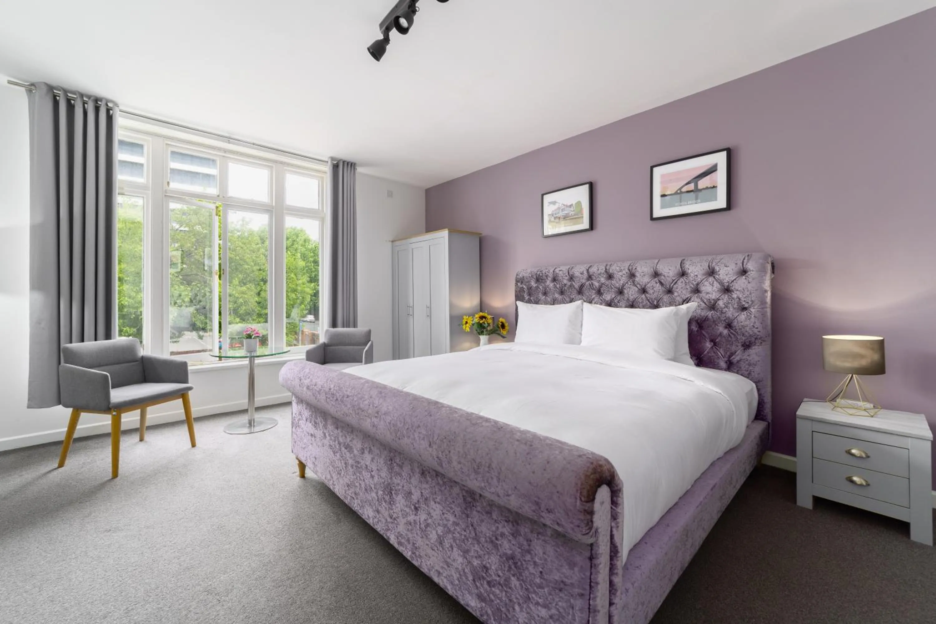 Bed in Harbour Hub Hotel