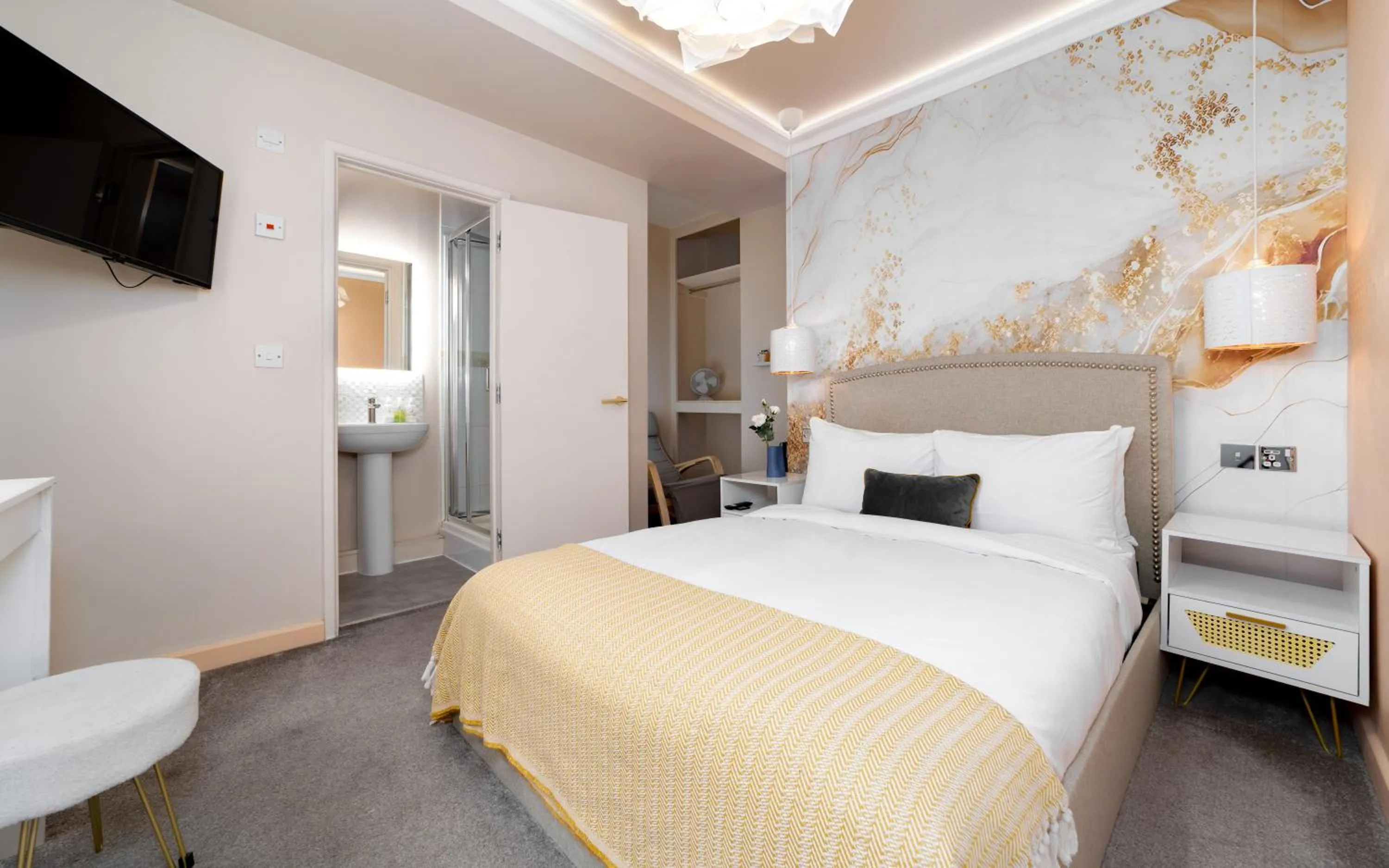 Bed in Harbour Hub Hotel