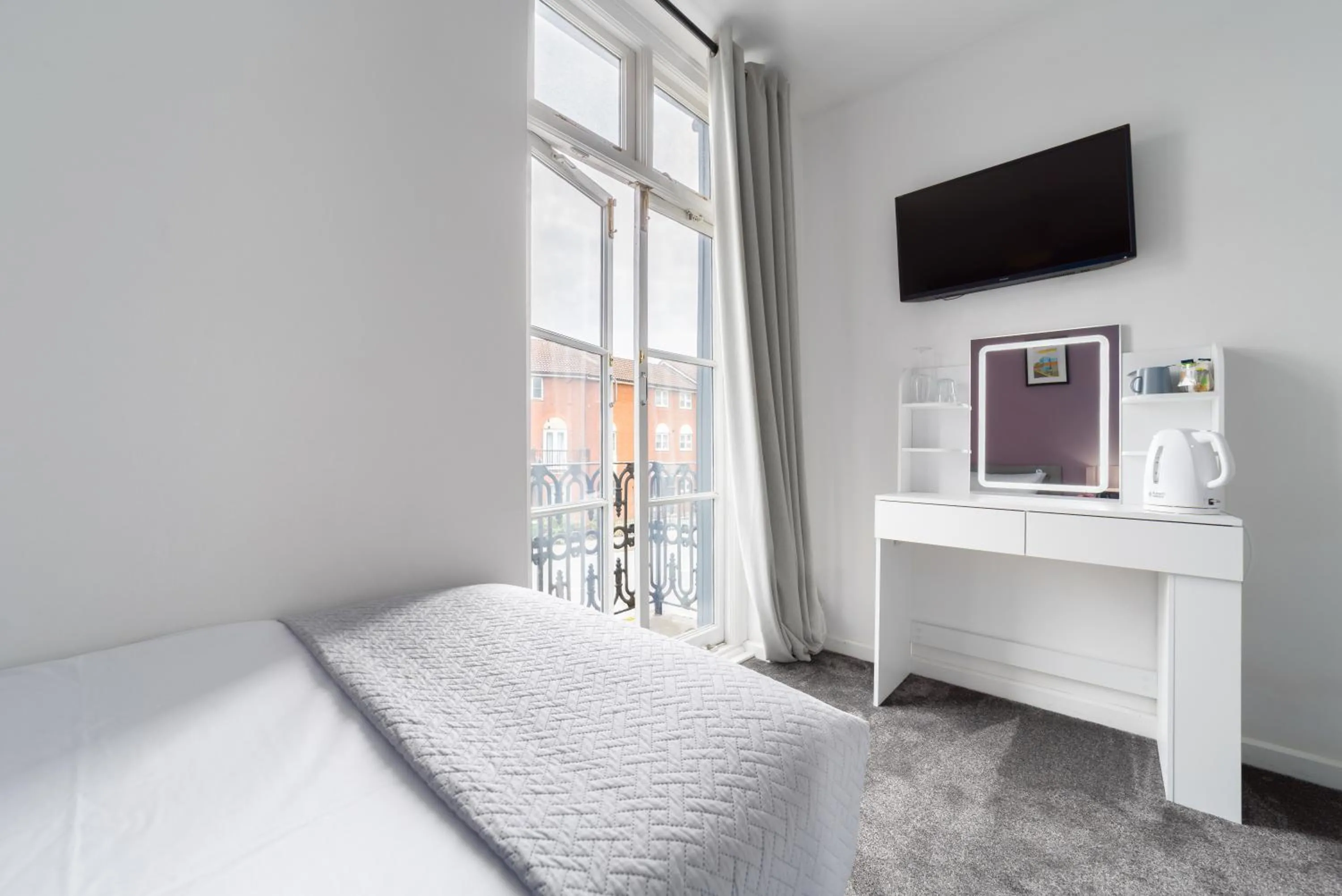 Bed in Harbour Hub Hotel