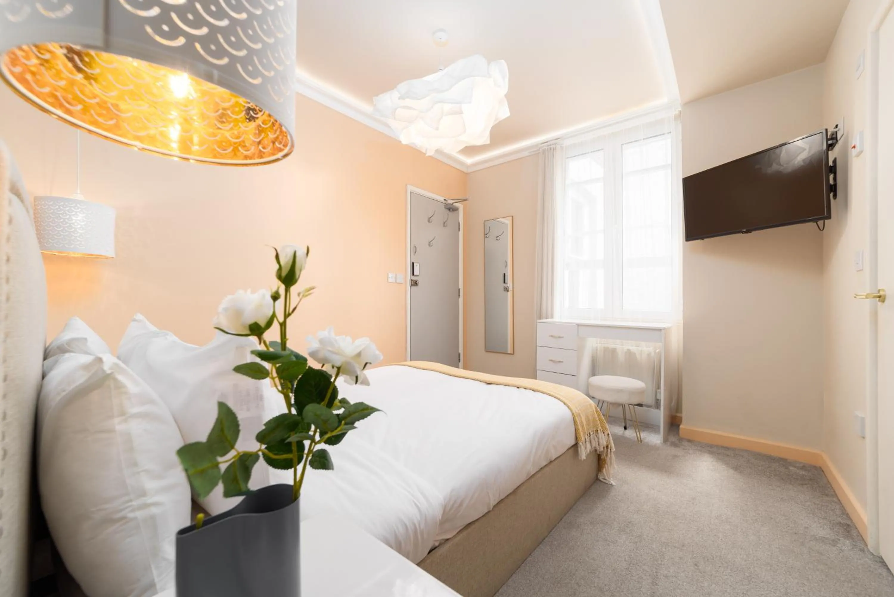 Bed in Harbour Hub Hotel