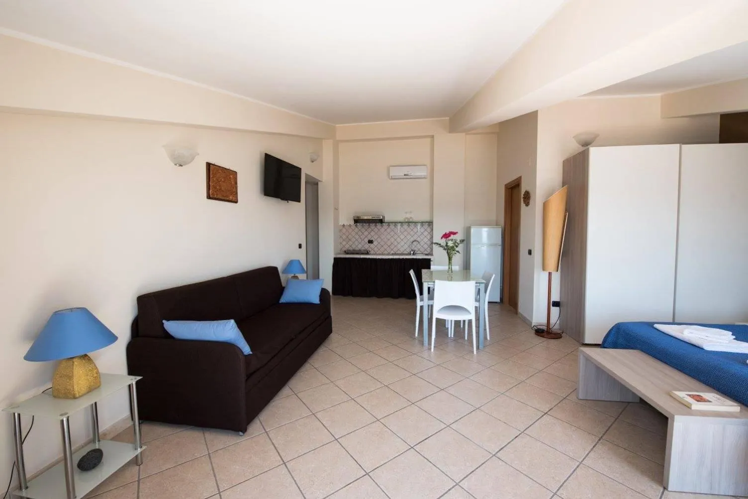 Toilet, Bed in B&B La Sirena