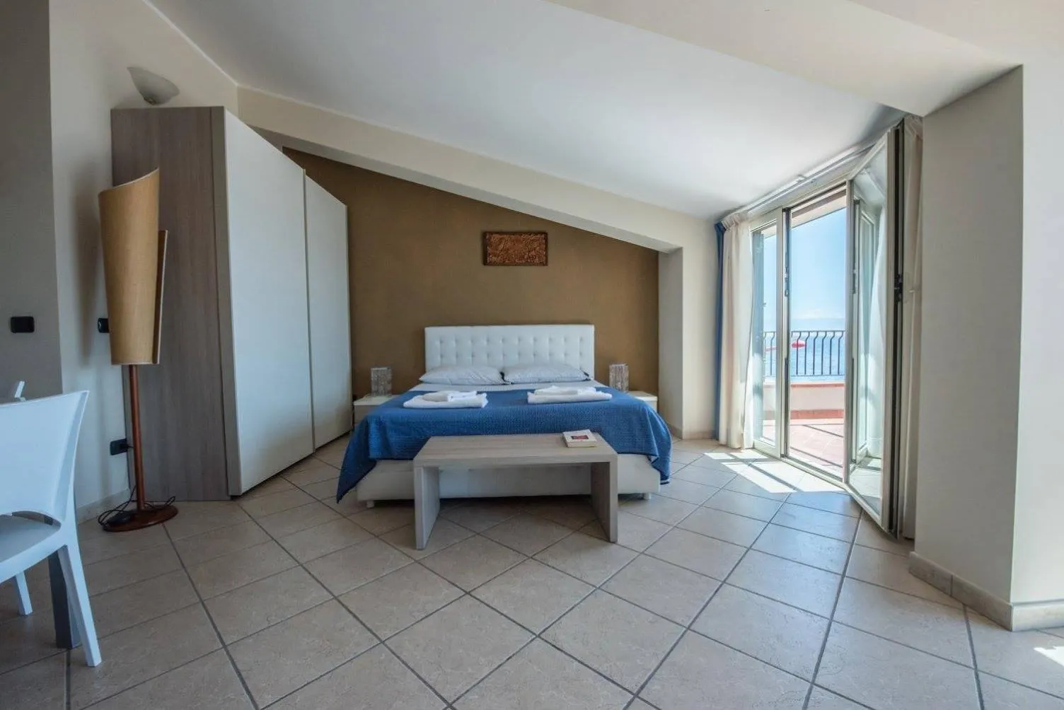 People, Bed in B&B La Sirena