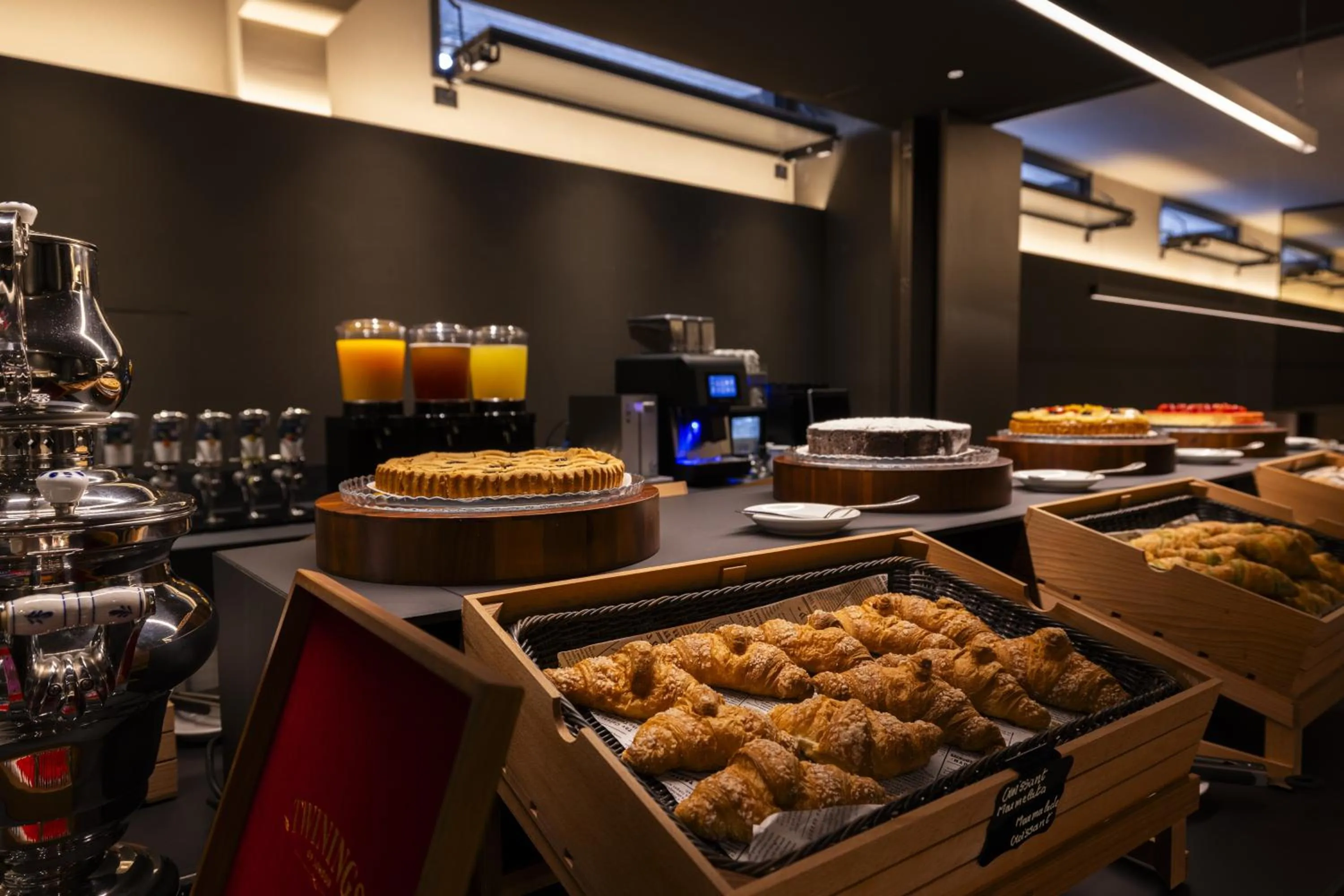 Buffet breakfast in Palazzo Loreto Hotel Milano