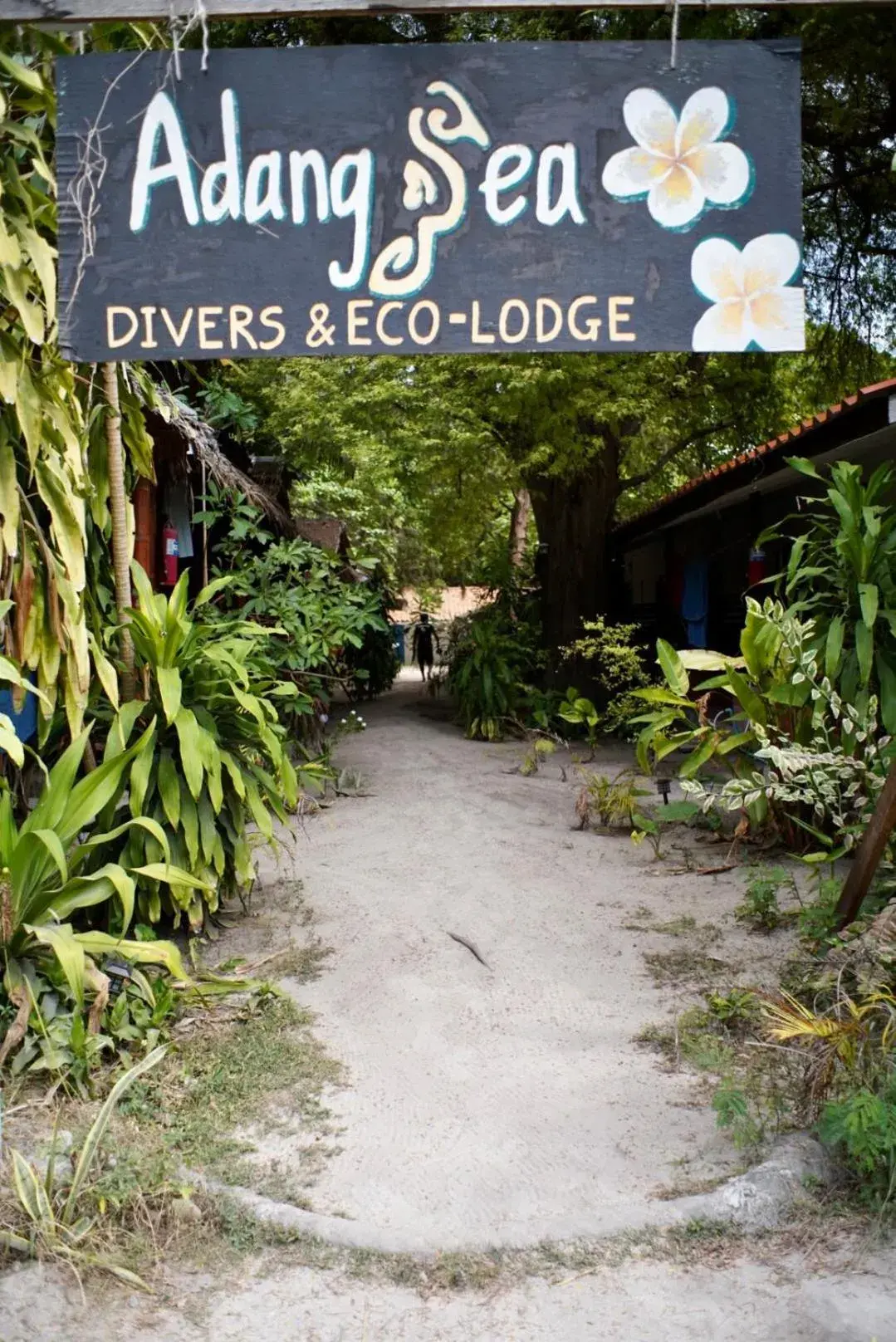 Facade/entrance in Adang Sea Divers & Eco Lodge Facade/entrance in Adang Sea Divers & Eco Lodge
