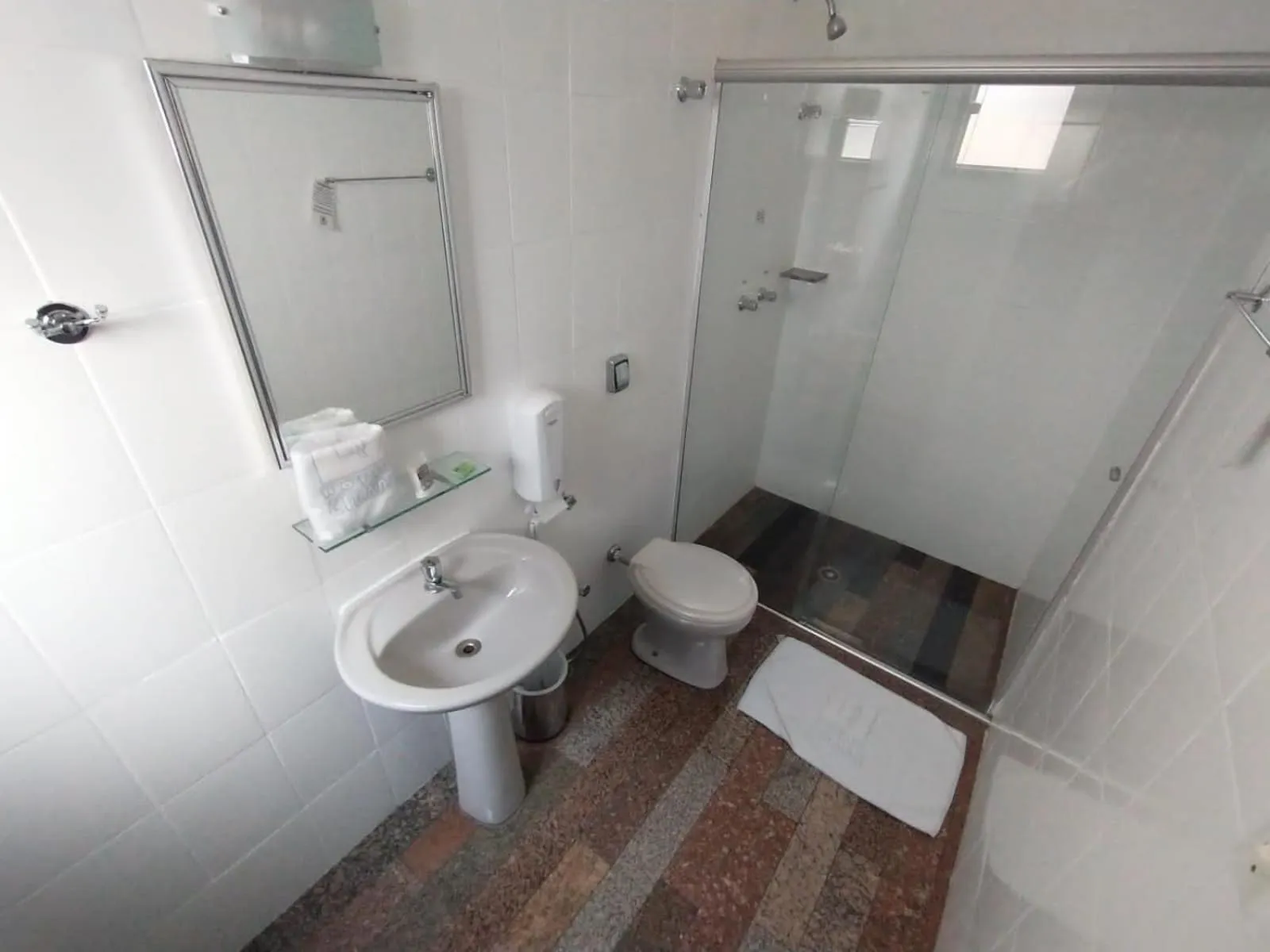 Toilet in Hotel Cidade