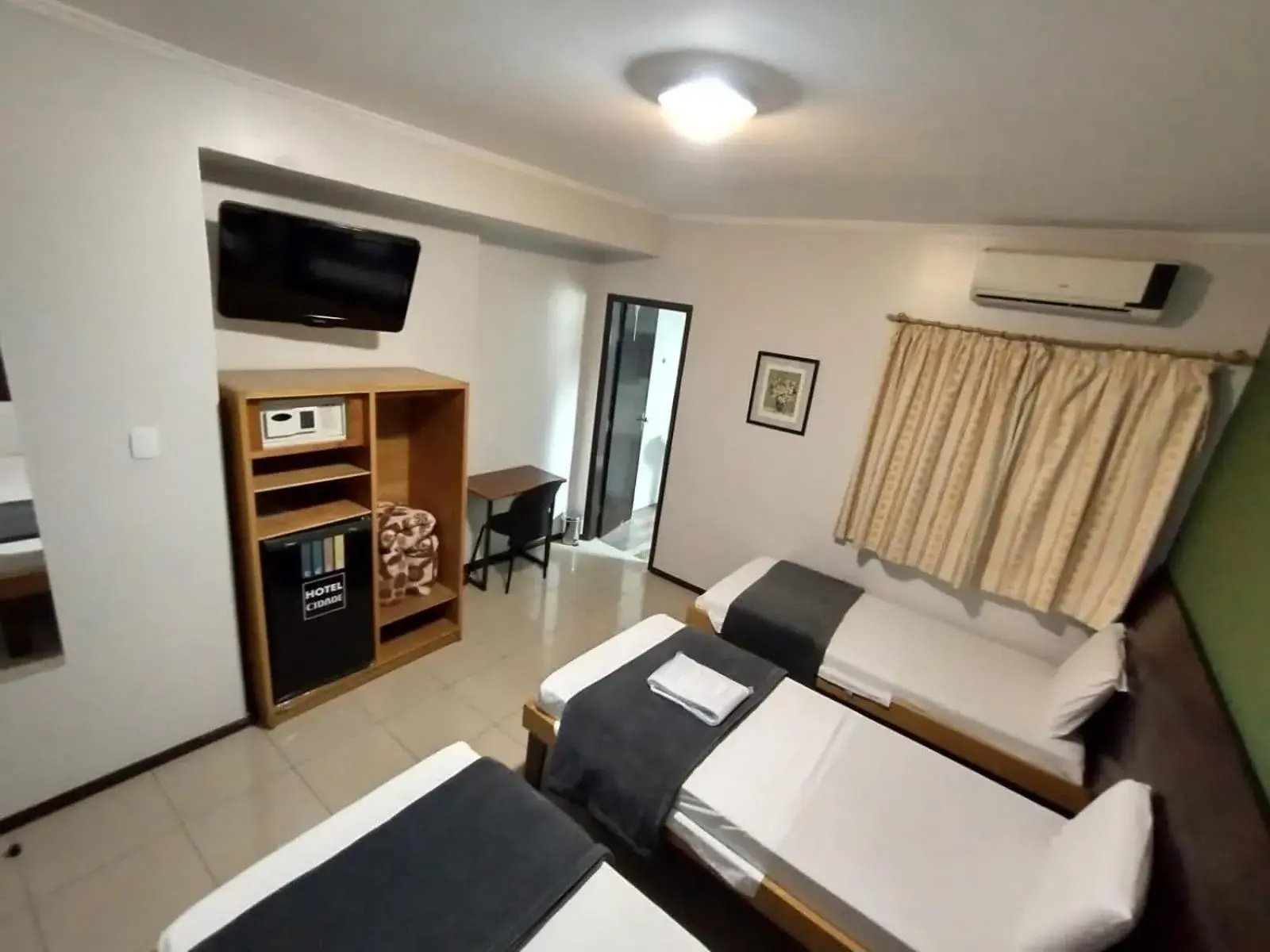 TV and multimedia, Bed in Hotel Cidade TV and multimedia, Bed in Hotel Cidade