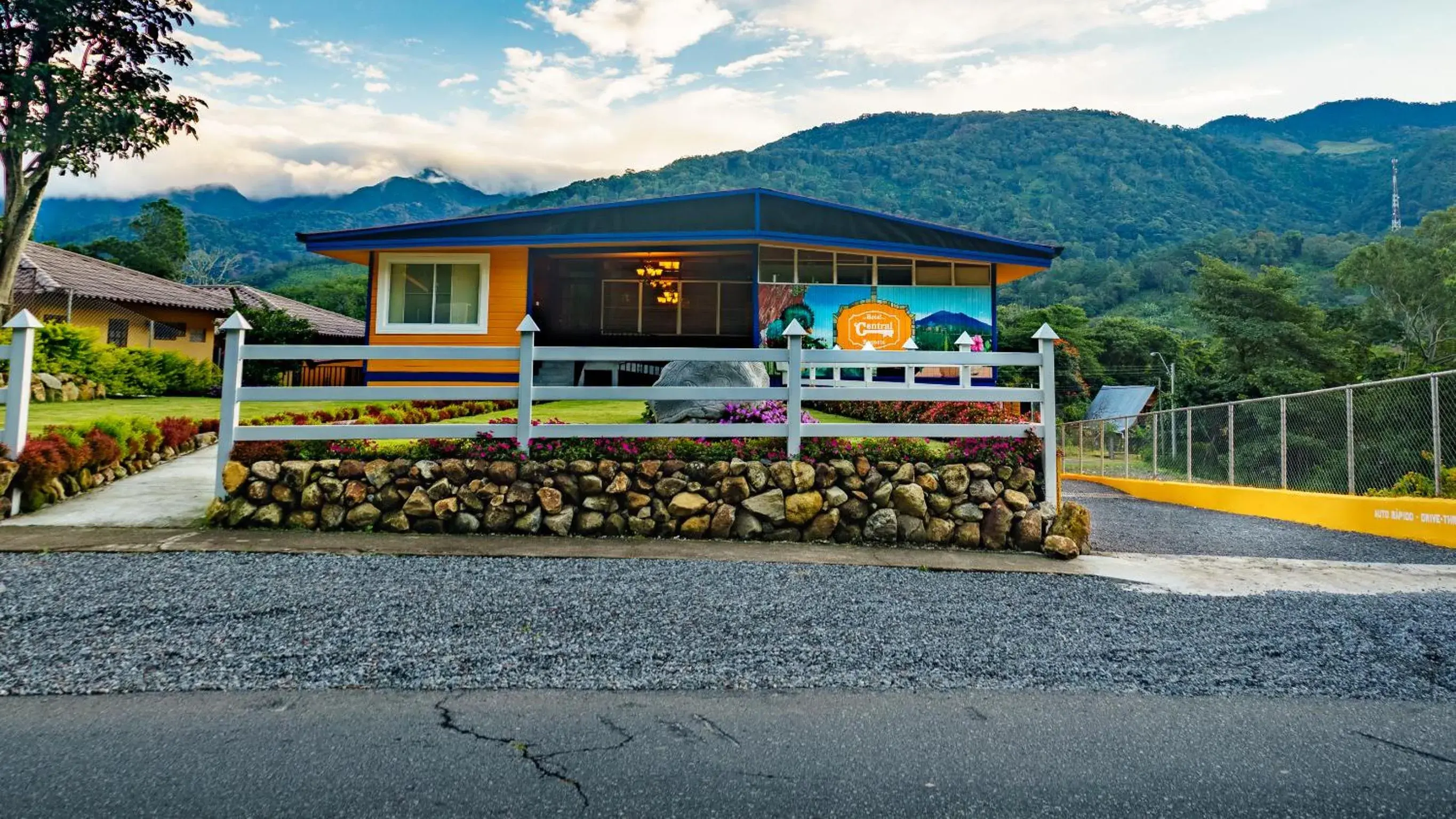 Facade/entrance in Hotel Central Boquete Facade/entrance in Hotel Central Boquete