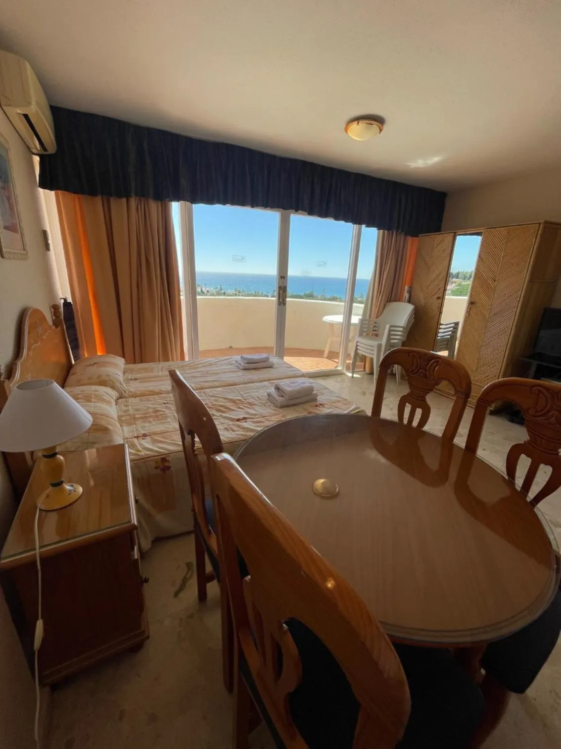 Balcony/Terrace, Bed in Apartamentos Coronado