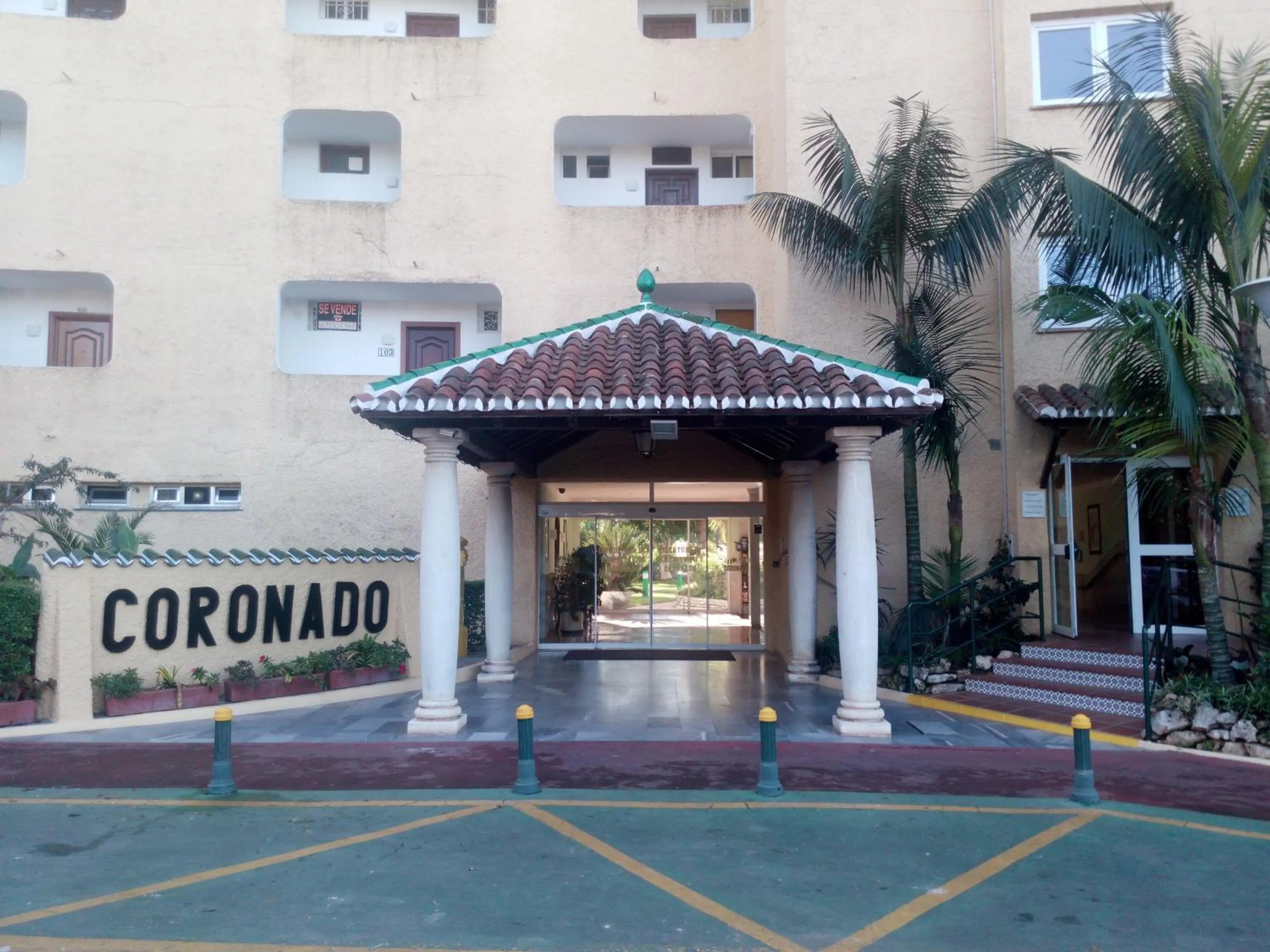 Facade/entrance in Apartamentos Coronado