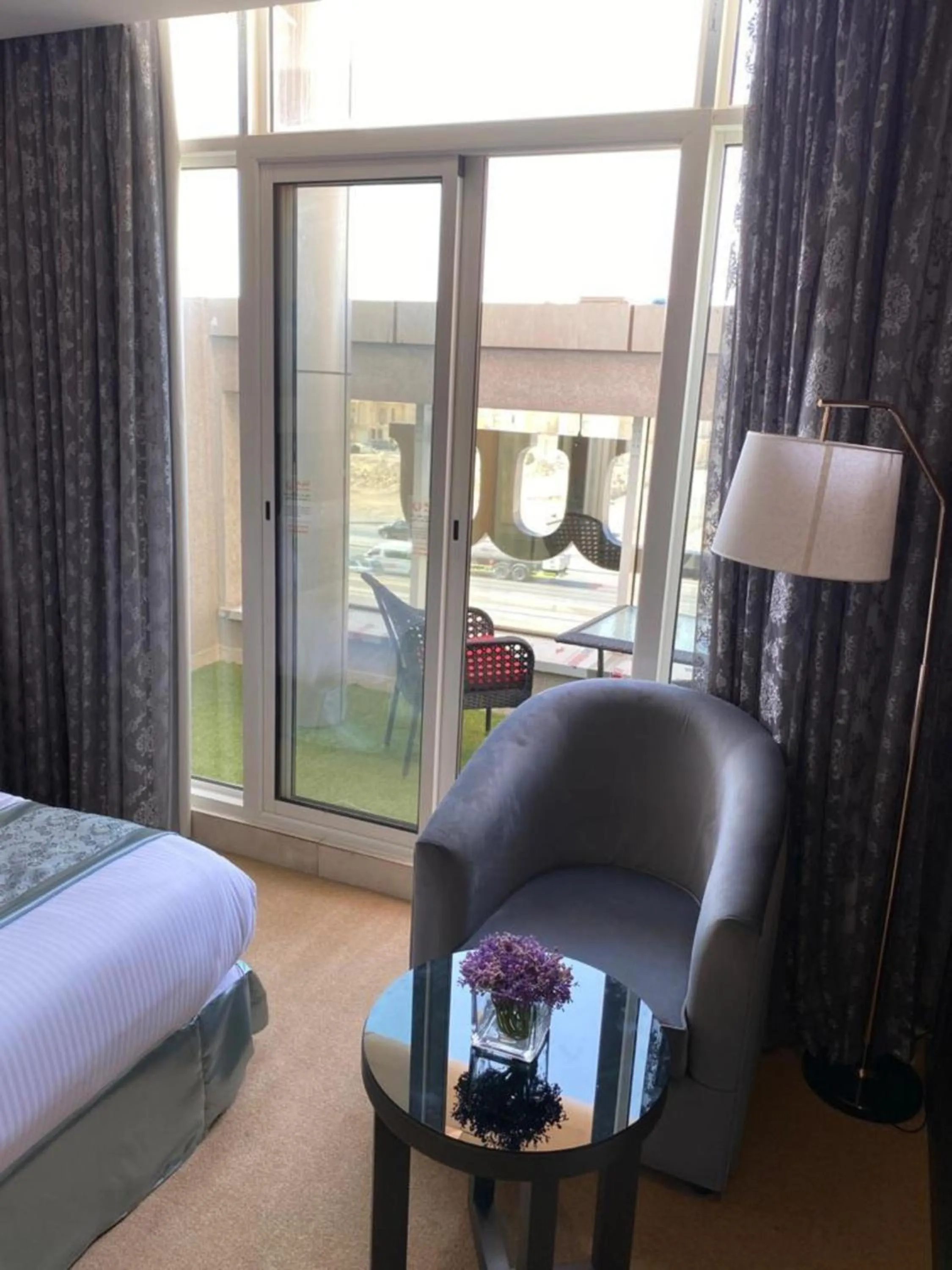 Balcony/Terrace, Bed in Sama Inn Hotel