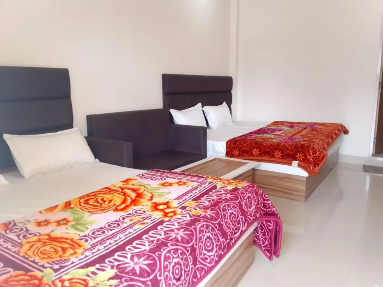 Communal lounge/ TV room, Bed in Hotel Lake View Paradise