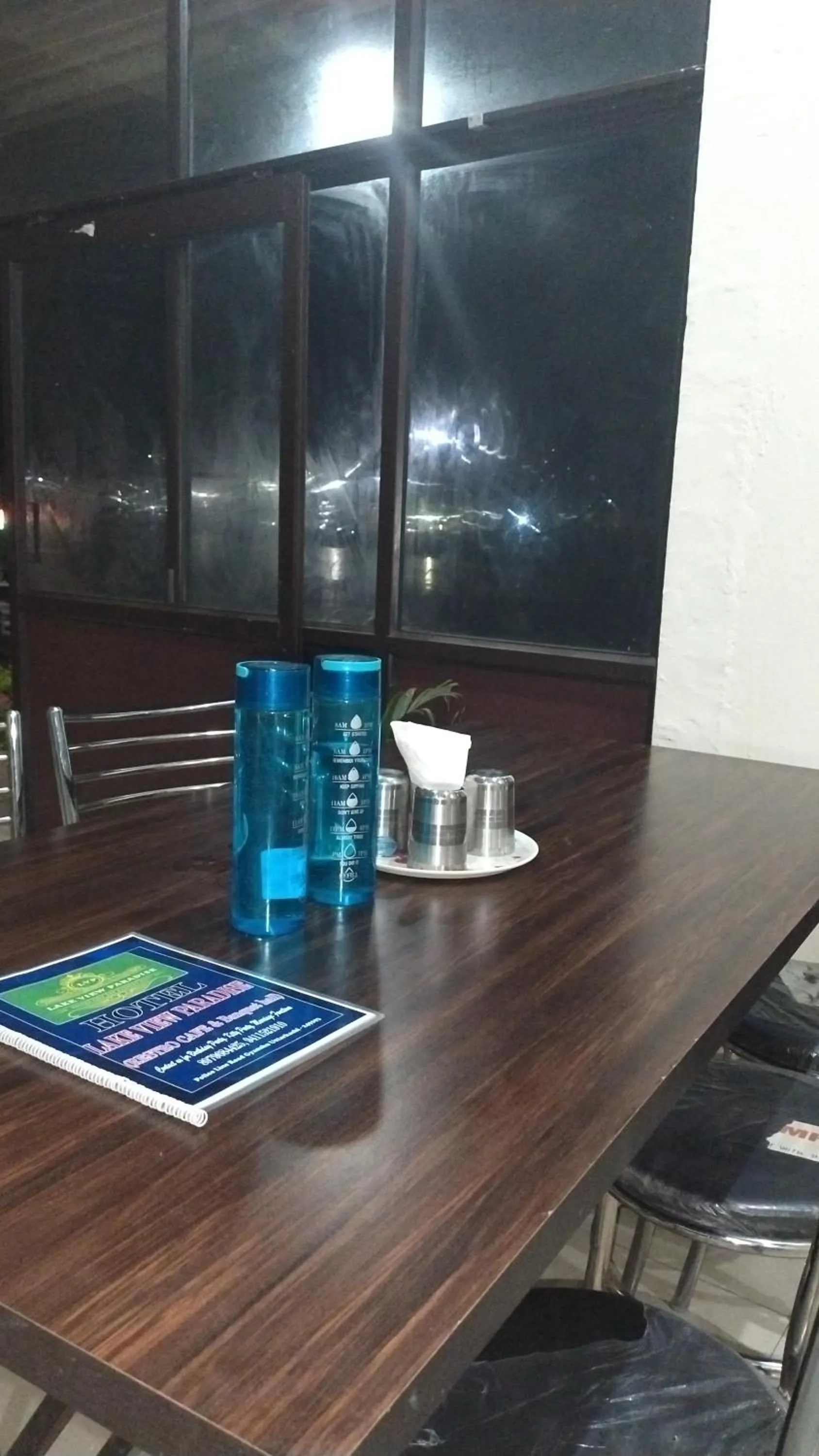 Restaurant/places to eat in Hotel Lake View Paradise