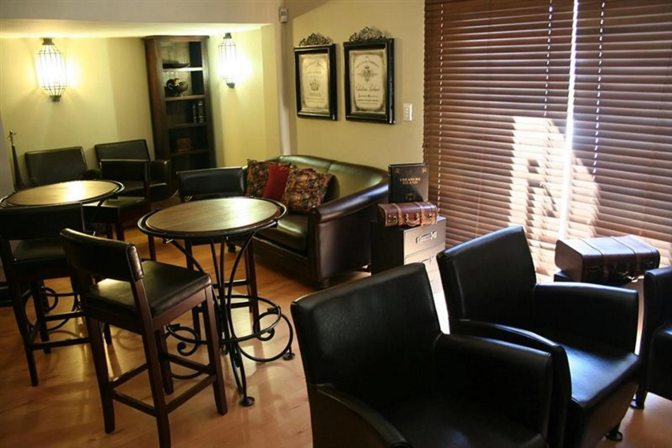 Lounge or bar in InnJoy Boutique Hotel