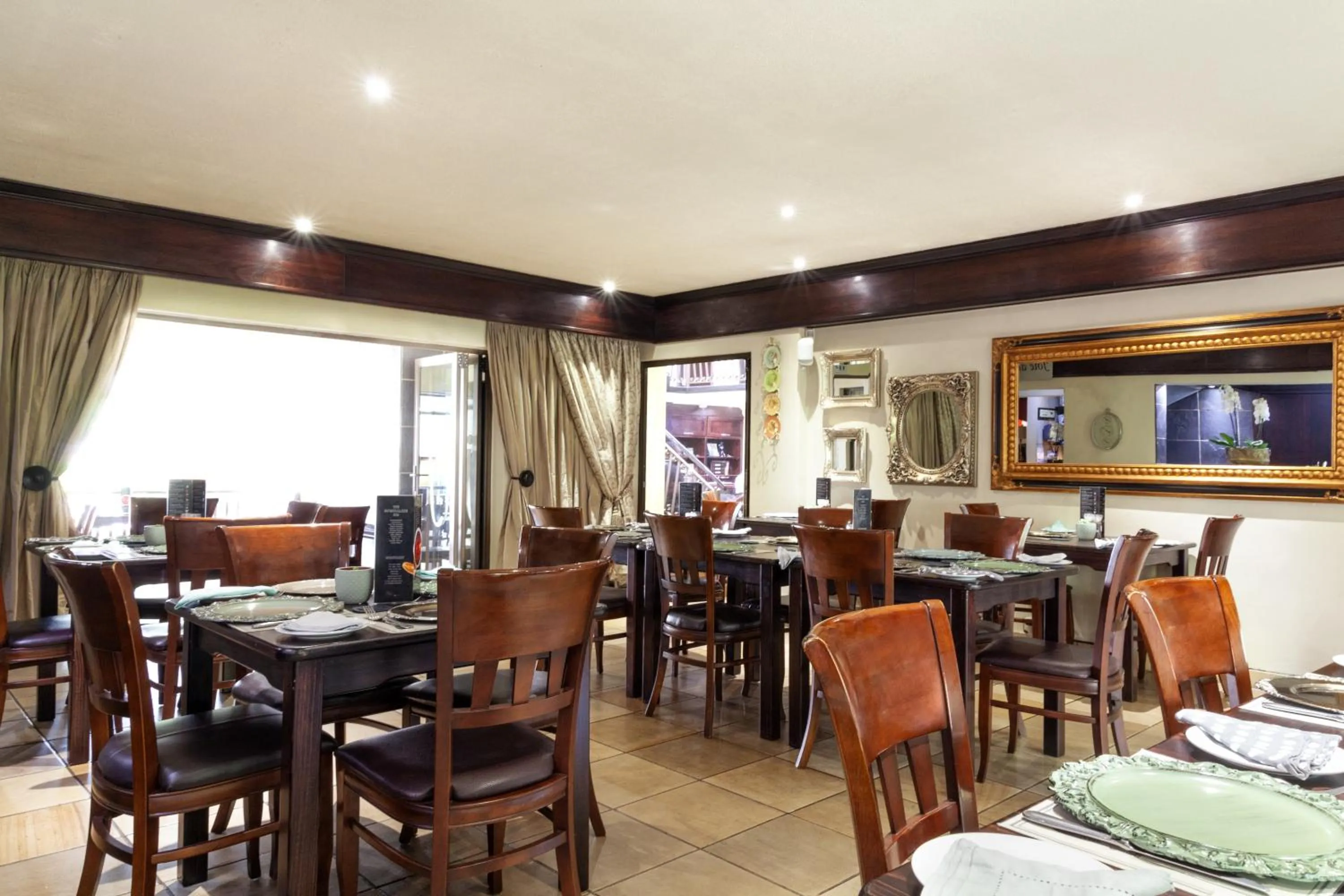 Restaurant/places to eat in InnJoy Boutique Hotel