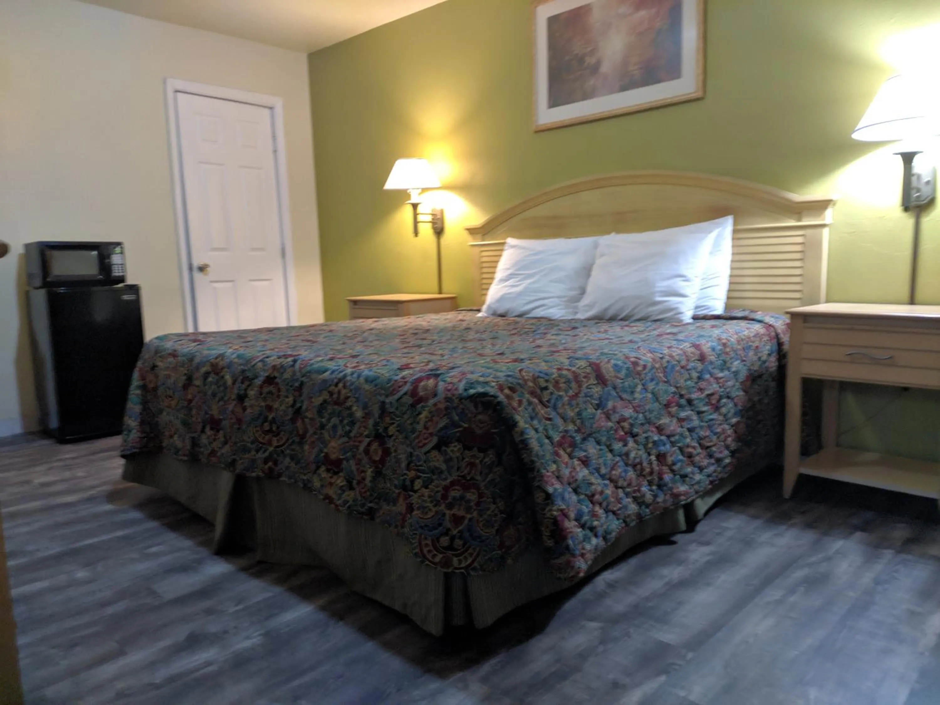 Bed in Travelers Inn - Clearwater