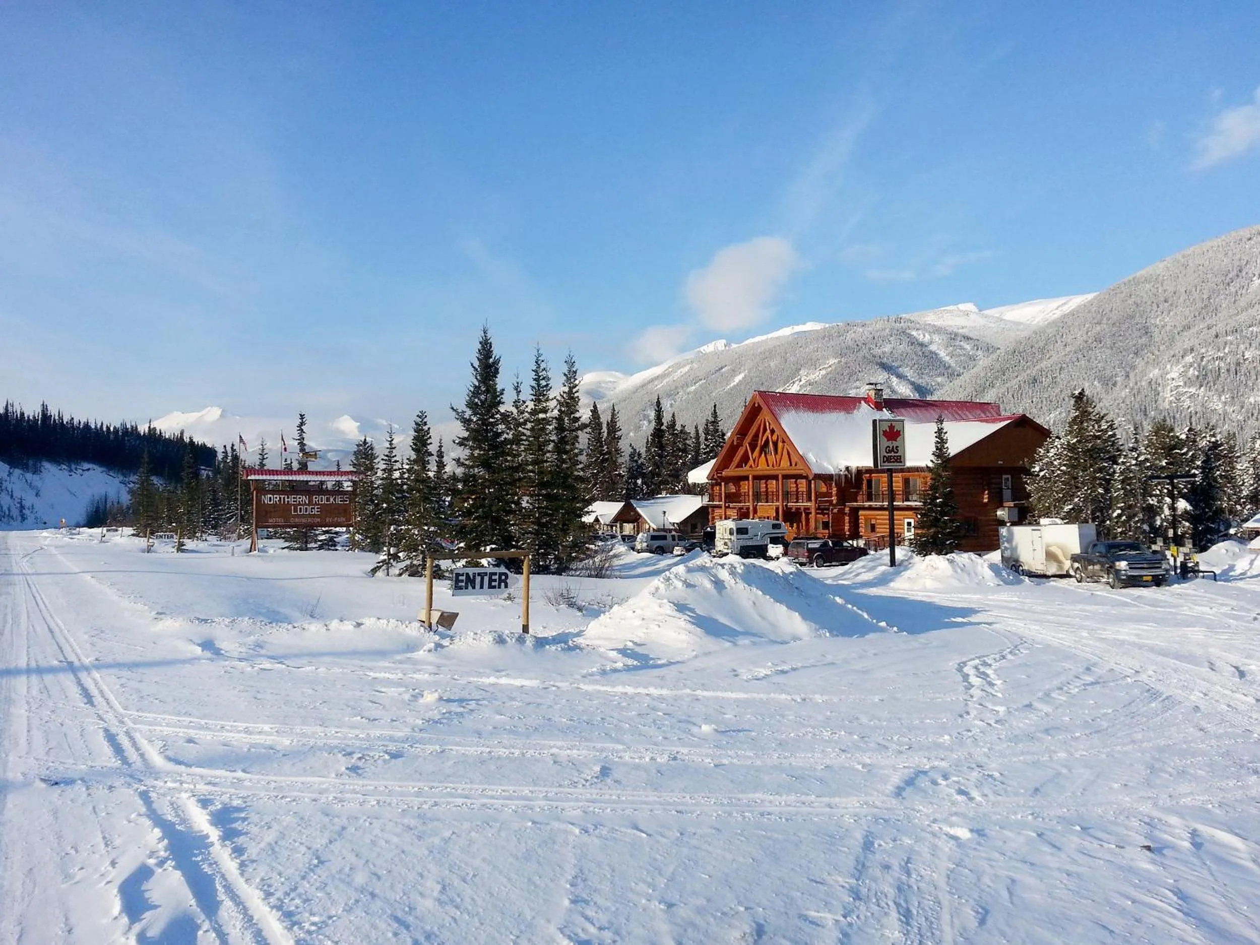 Facade/entrance in Northern Rockies Lodge